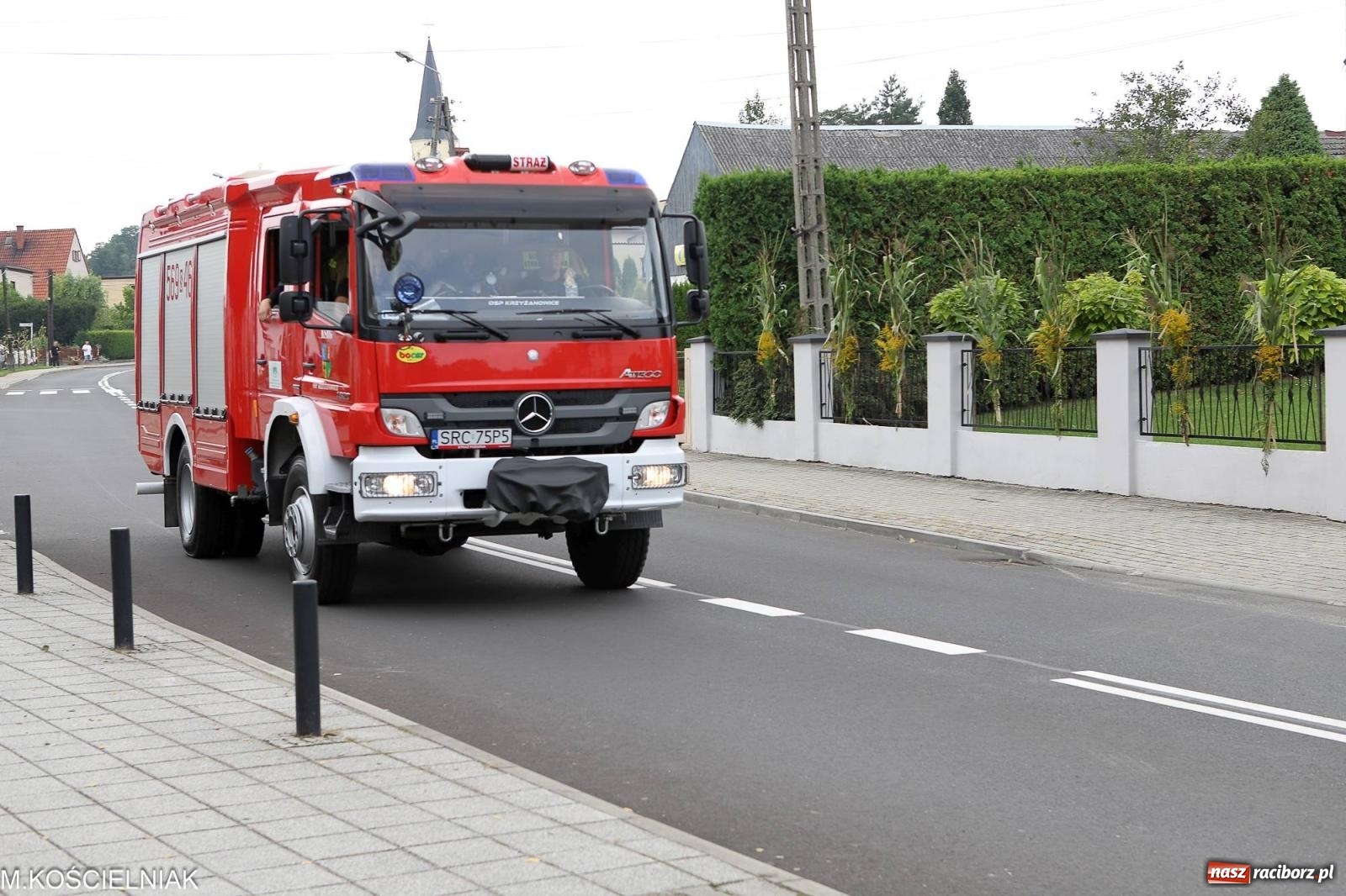 Zdjęcie w galerii na portalu naszraciborz.pl: Dożynki w Krzyżanowicach. Po co nam dalekie kraje jak nasz basen to Hawaje wiadomości z regionu