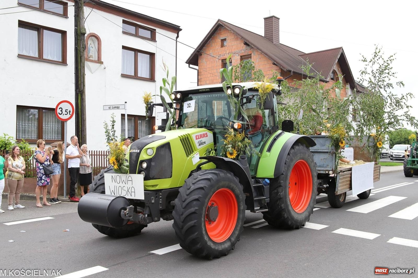 Zdjęcie w galerii na portalu naszraciborz.pl: Dożynki w Krzyżanowicach. Po co nam dalekie kraje jak nasz basen to Hawaje wiadomości z regionu