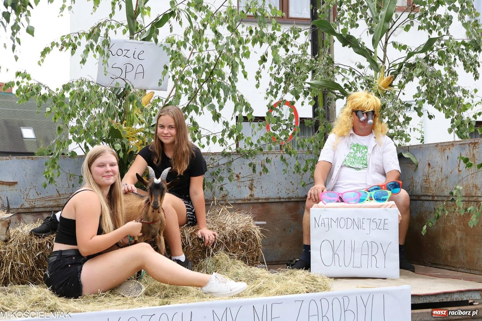 Zdjęcie w galerii na portalu naszraciborz.pl: Dożynki w Krzyżanowicach. Po co nam dalekie kraje jak nasz basen to Hawaje wiadomości z regionu