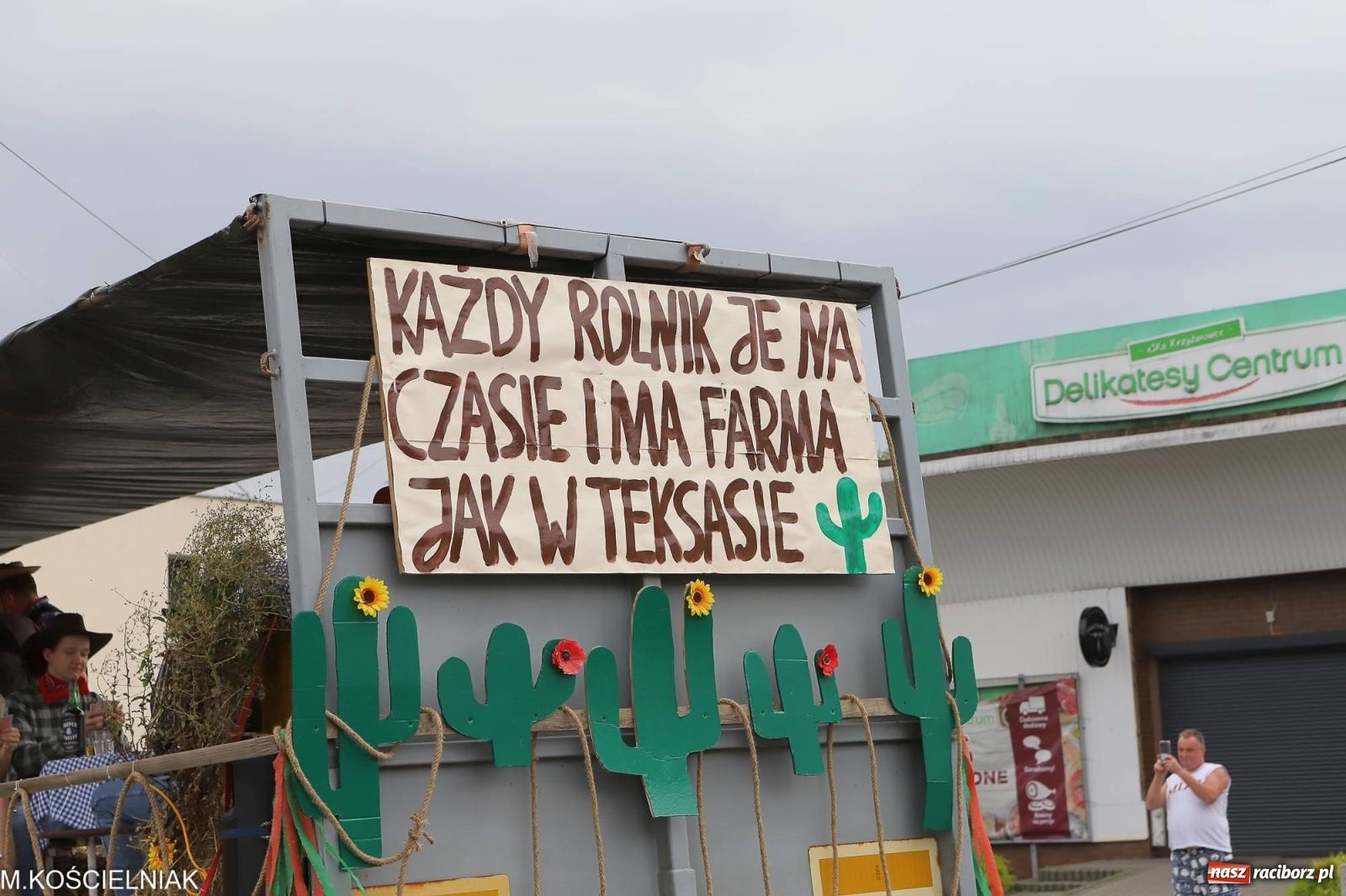 Zdjęcie w galerii na portalu naszraciborz.pl: Dożynki w Krzyżanowicach. Po co nam dalekie kraje jak nasz basen to Hawaje wiadomości z regionu