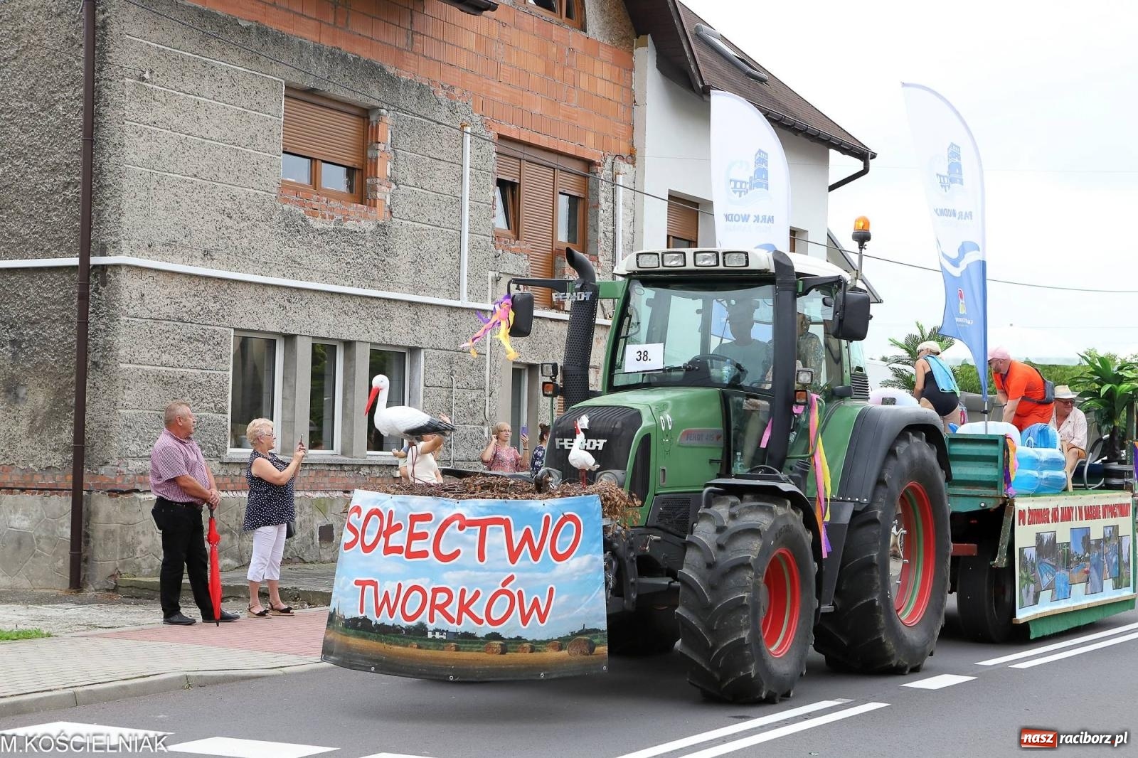 Zdjęcie w galerii na portalu naszraciborz.pl: Dożynki w Krzyżanowicach. Po co nam dalekie kraje jak nasz basen to Hawaje wiadomości z regionu