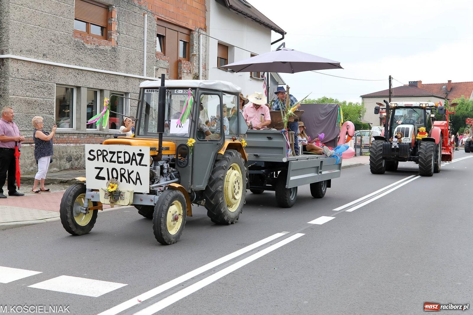 Zdjęcie w galerii na portalu naszraciborz.pl: Dożynki w Krzyżanowicach. Po co nam dalekie kraje jak nasz basen to Hawaje wiadomości z regionu