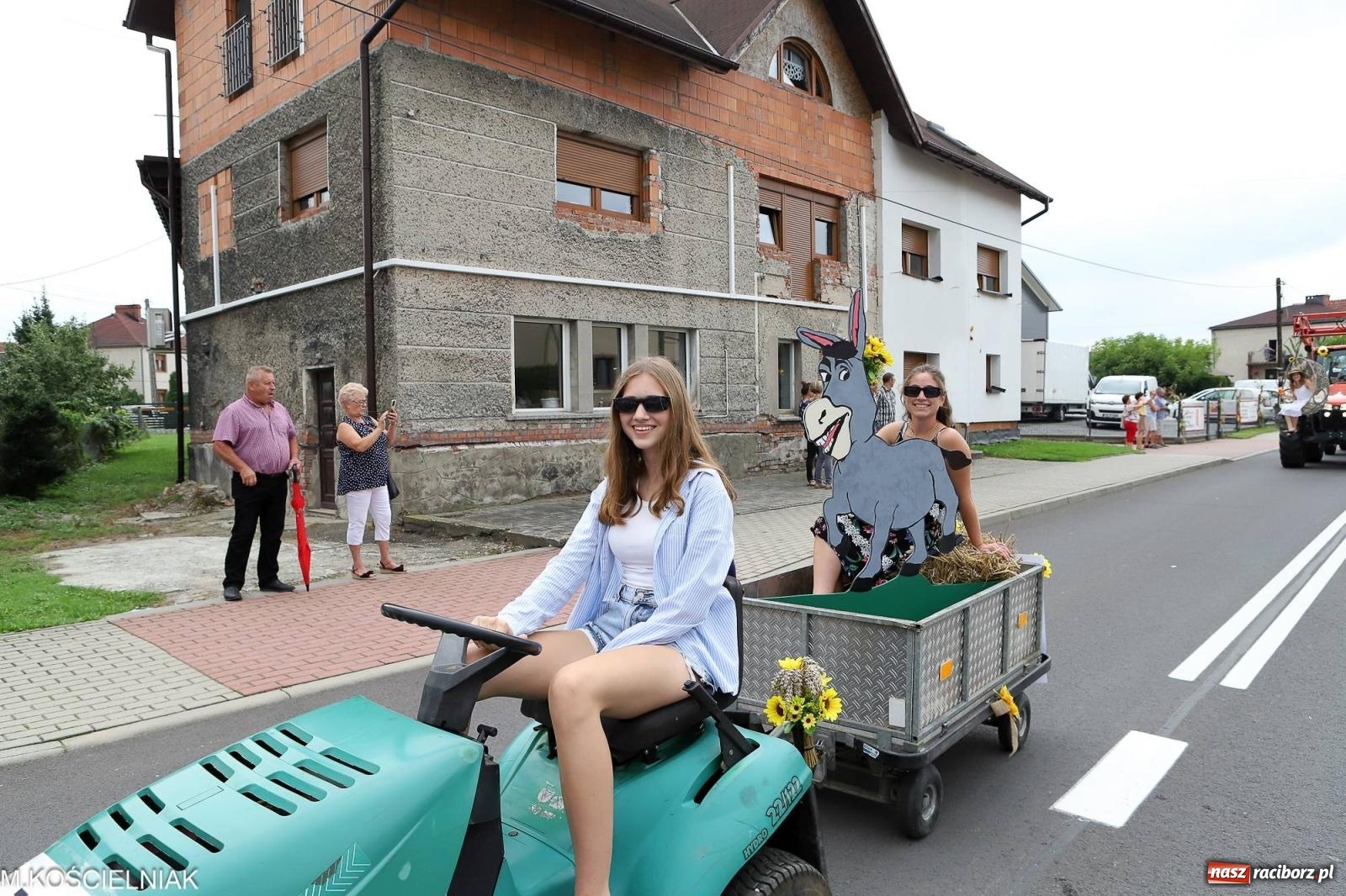 Zdjęcie w galerii na portalu naszraciborz.pl: Dożynki w Krzyżanowicach. Po co nam dalekie kraje jak nasz basen to Hawaje wiadomości z regionu