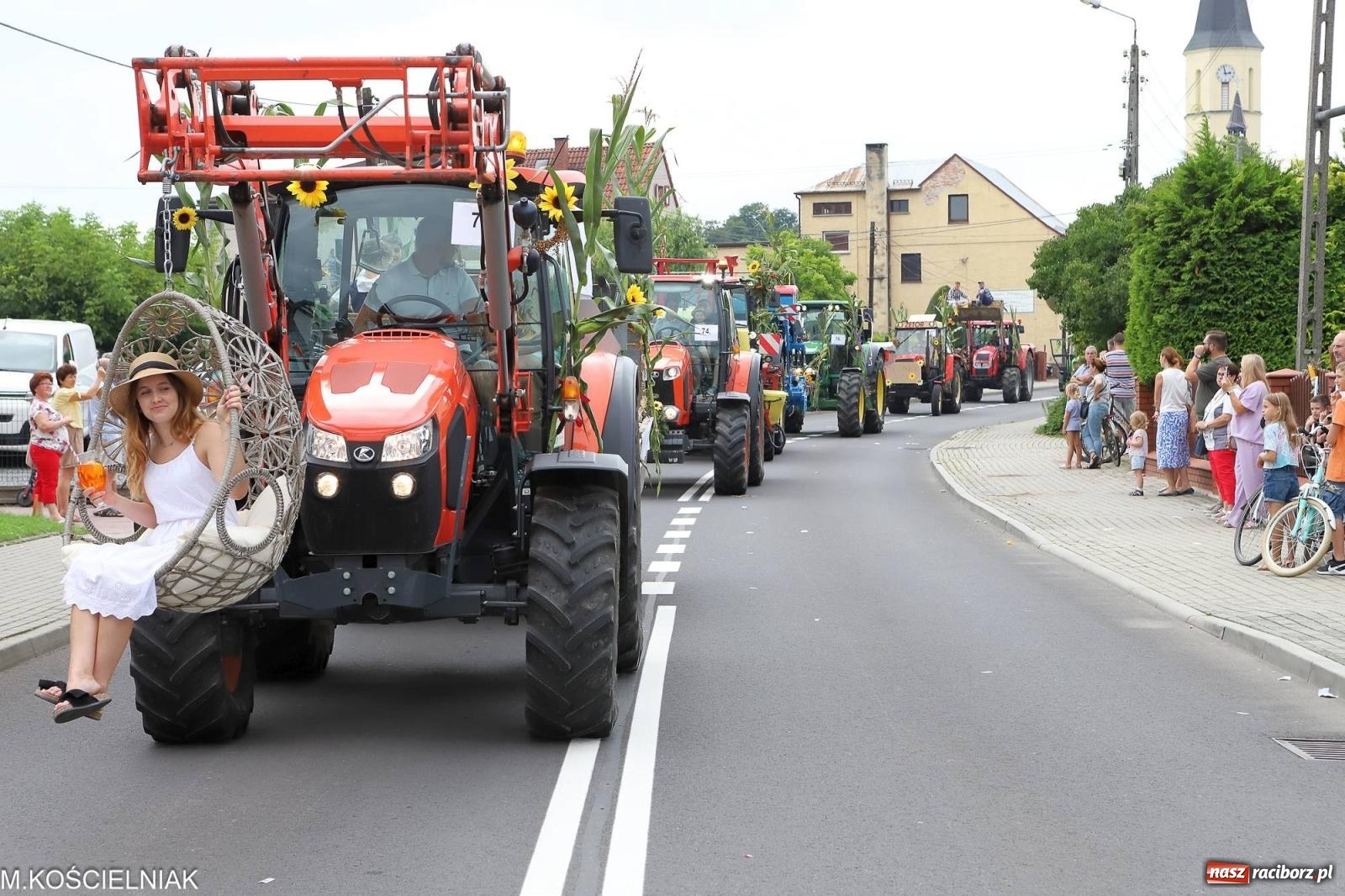 Zdjęcie w galerii na portalu naszraciborz.pl: Dożynki w Krzyżanowicach. Po co nam dalekie kraje jak nasz basen to Hawaje wiadomości z regionu