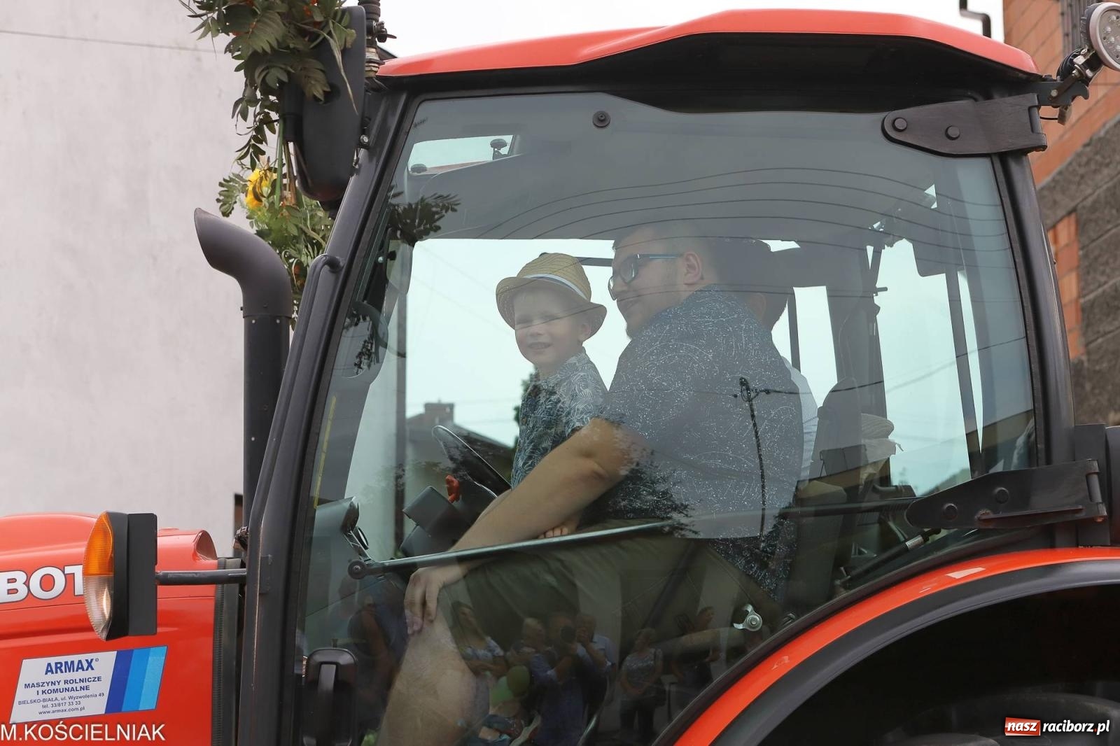Zdjęcie w galerii na portalu naszraciborz.pl: Dożynki w Krzyżanowicach. Po co nam dalekie kraje jak nasz basen to Hawaje wiadomości z regionu