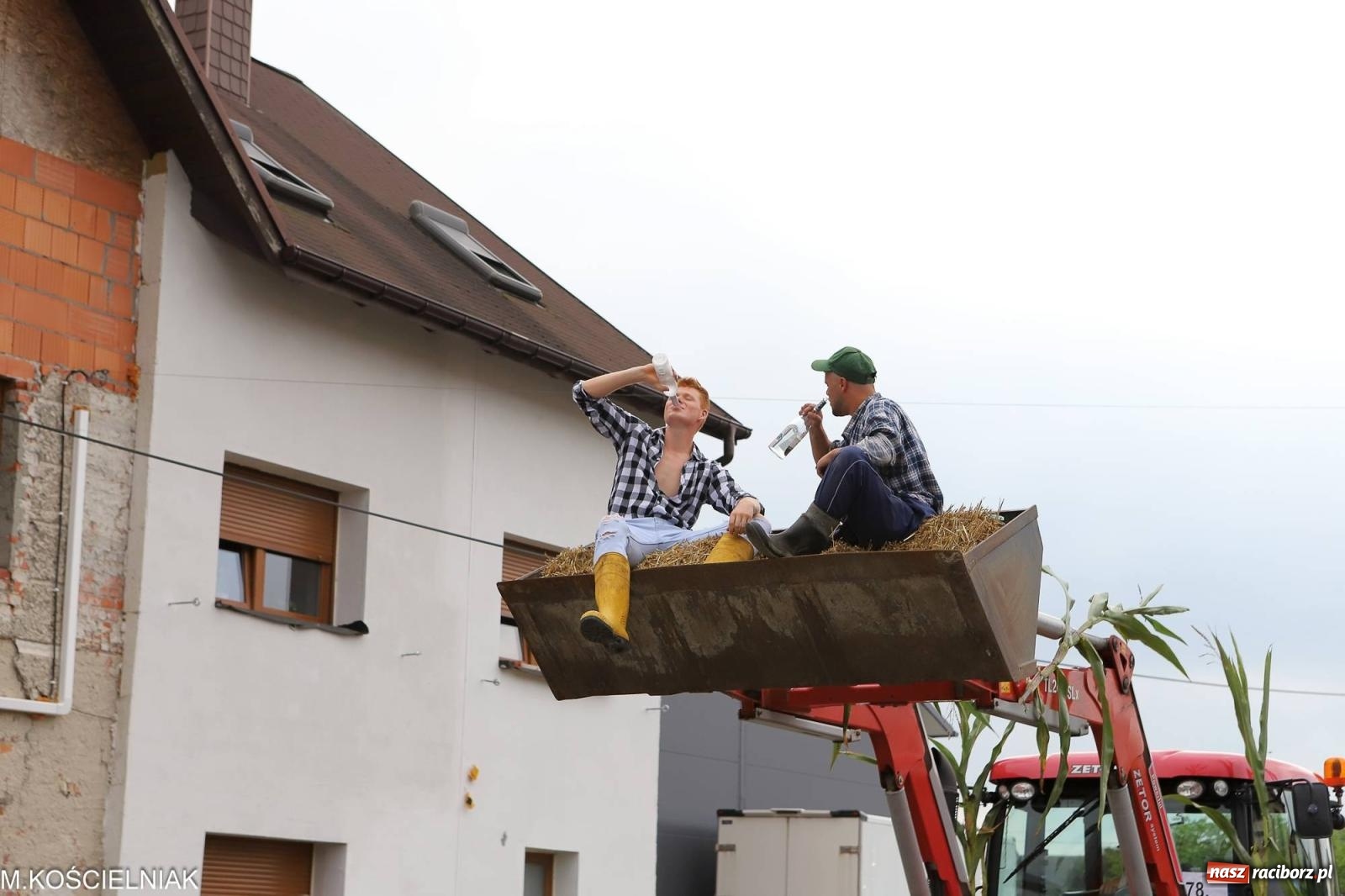 Zdjęcie w galerii na portalu naszraciborz.pl: Dożynki w Krzyżanowicach. Po co nam dalekie kraje jak nasz basen to Hawaje wiadomości z regionu