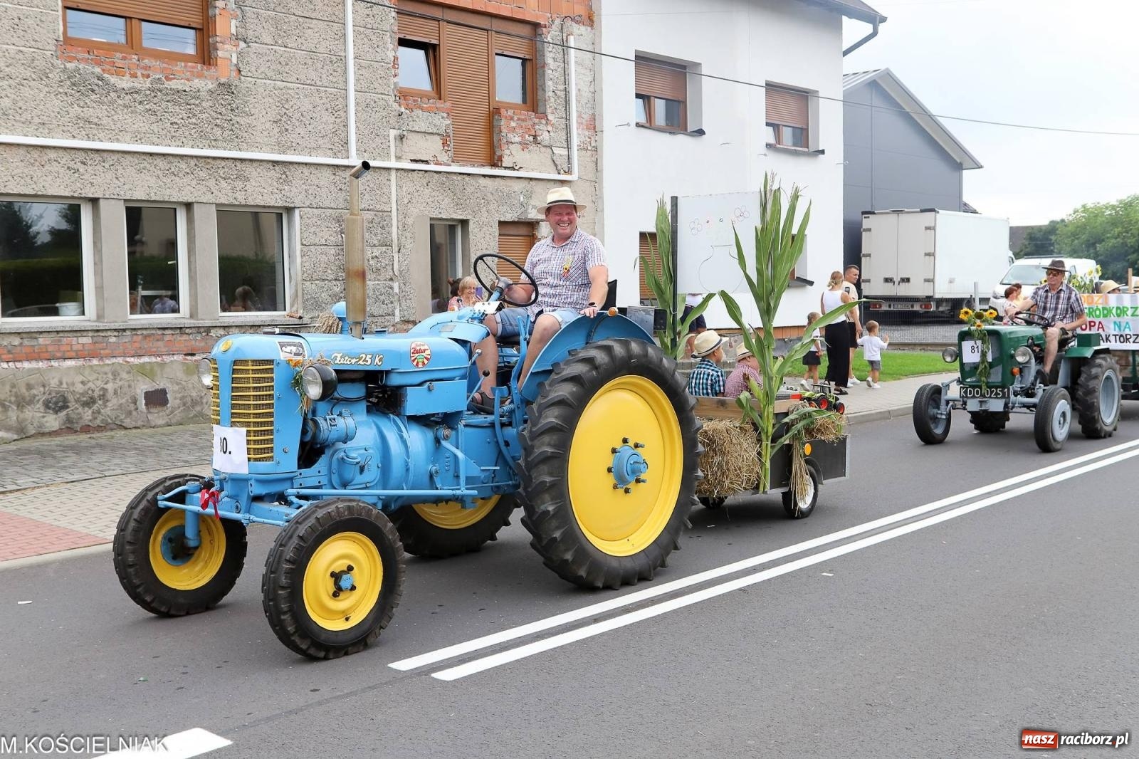 Zdjęcie w galerii na portalu naszraciborz.pl: Dożynki w Krzyżanowicach. Po co nam dalekie kraje jak nasz basen to Hawaje wiadomości z regionu