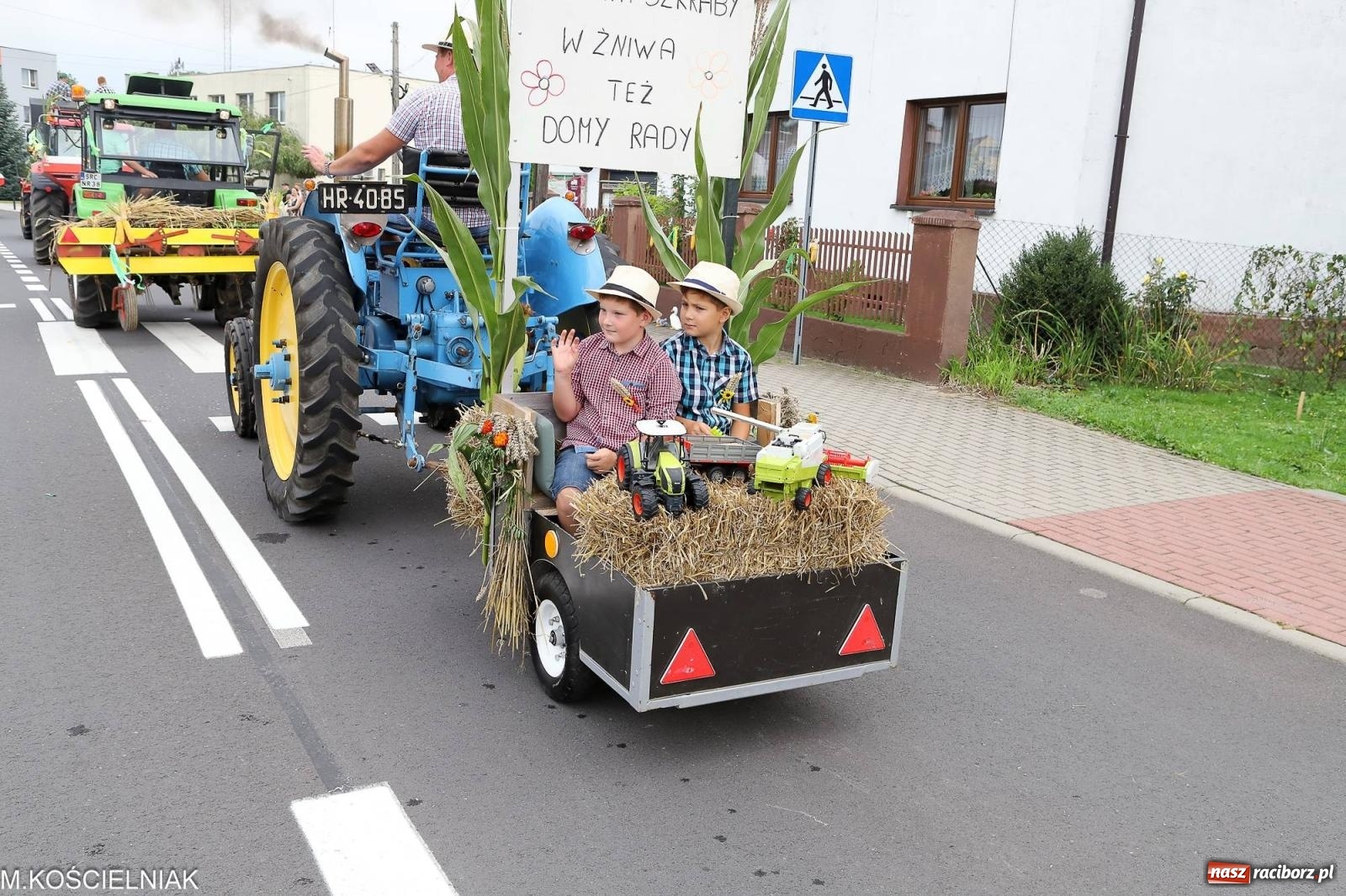 Zdjęcie w galerii na portalu naszraciborz.pl: Dożynki w Krzyżanowicach. Po co nam dalekie kraje jak nasz basen to Hawaje wiadomości z regionu