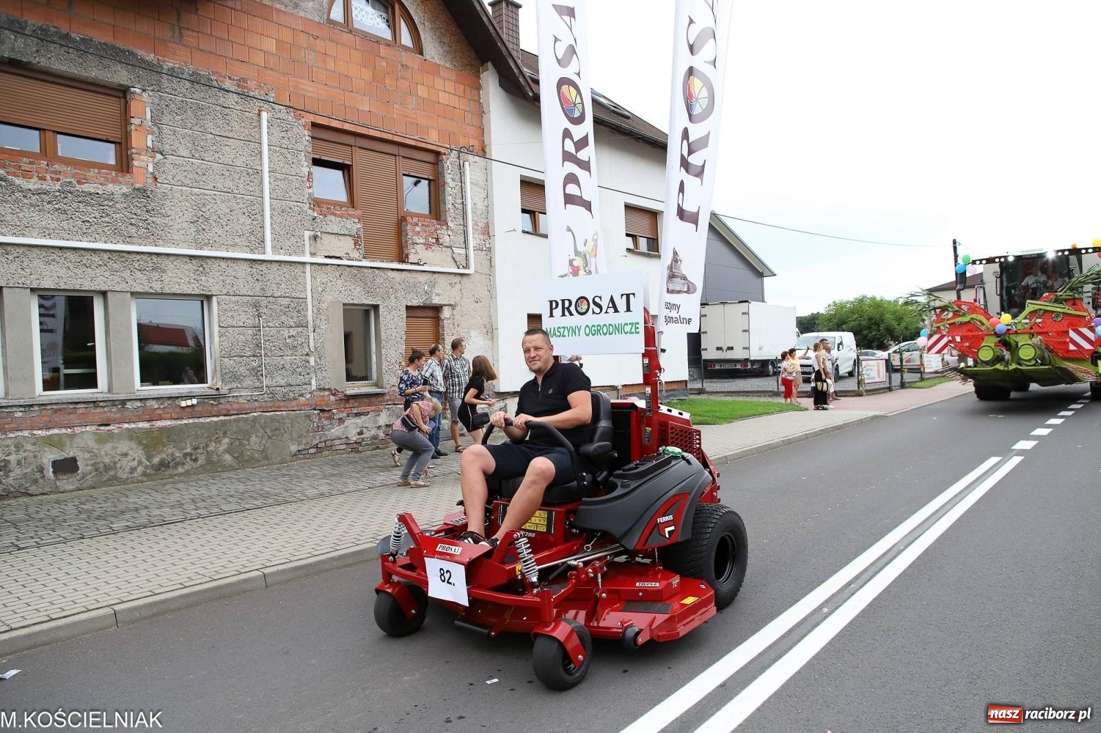 Zdjęcie w galerii na portalu naszraciborz.pl: Dożynki w Krzyżanowicach. Po co nam dalekie kraje jak nasz basen to Hawaje wiadomości z regionu