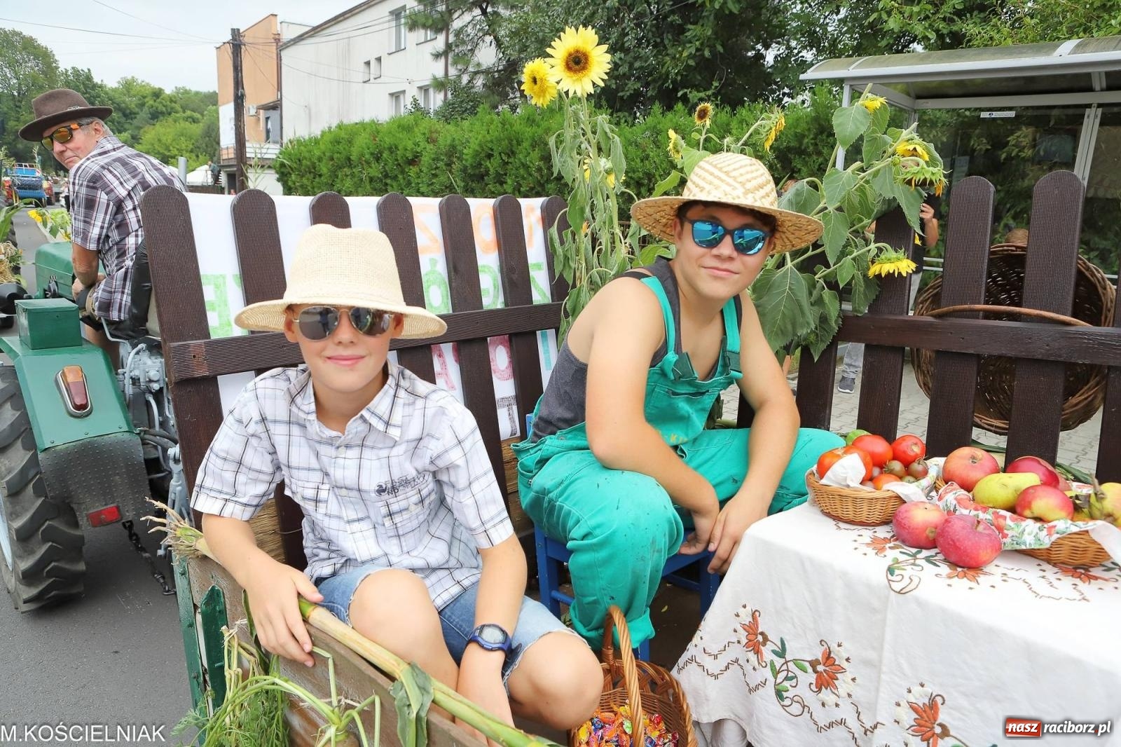 Zdjęcie w galerii na portalu naszraciborz.pl: Dożynki w Krzyżanowicach. Po co nam dalekie kraje jak nasz basen to Hawaje wiadomości z regionu