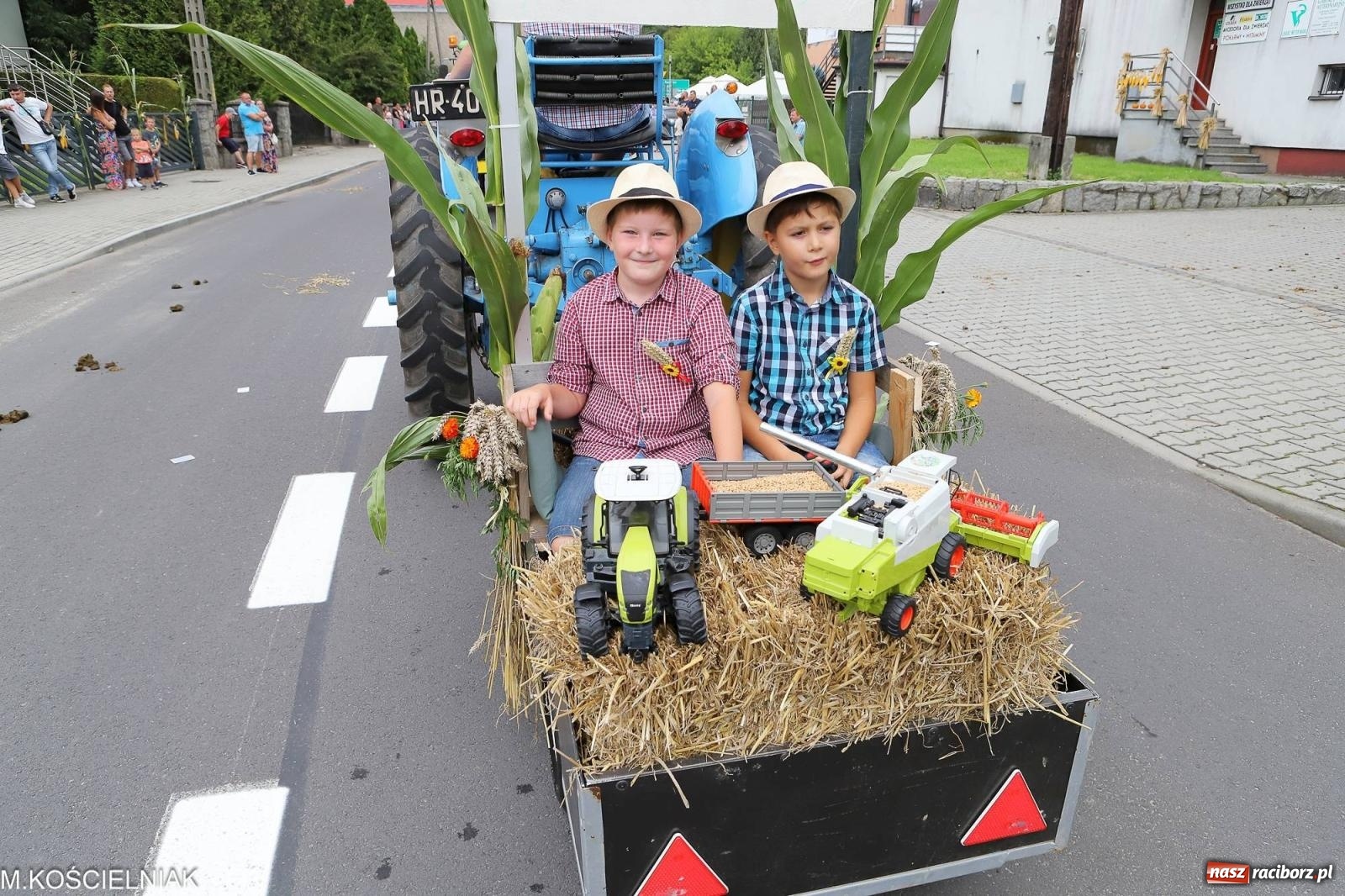 Zdjęcie w galerii na portalu naszraciborz.pl: Dożynki w Krzyżanowicach. Po co nam dalekie kraje jak nasz basen to Hawaje wiadomości z regionu