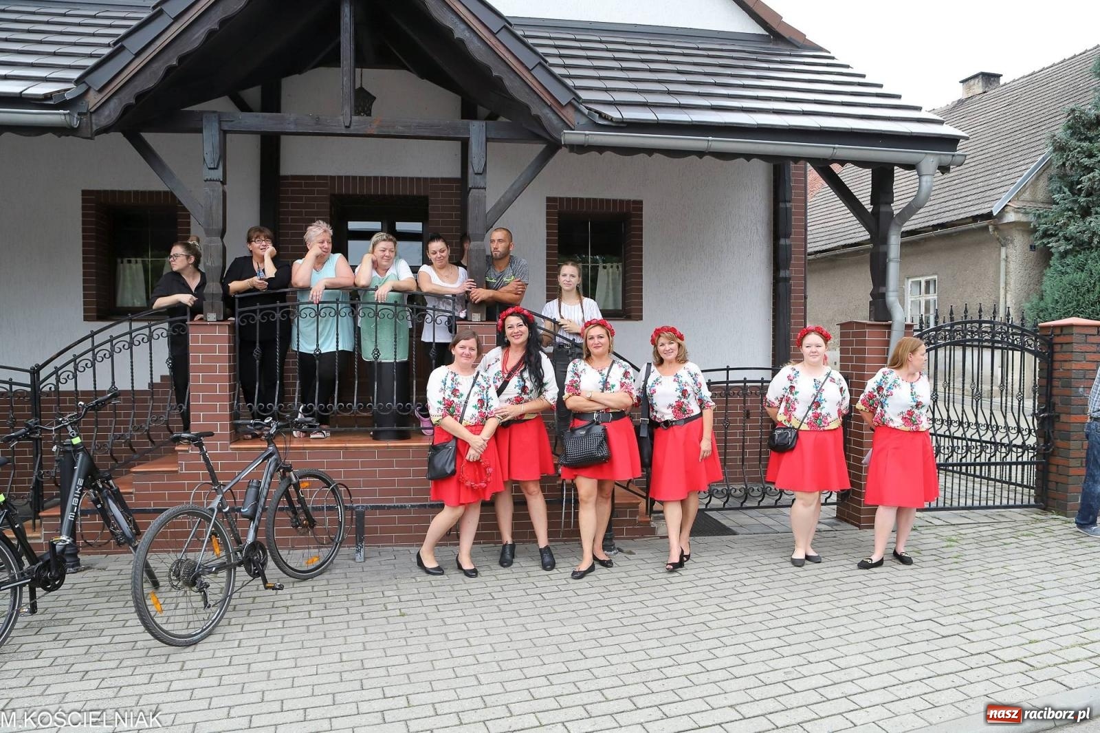 Zdjęcie w galerii na portalu naszraciborz.pl: Dożynki w Krzyżanowicach. Po co nam dalekie kraje jak nasz basen to Hawaje wiadomości z regionu