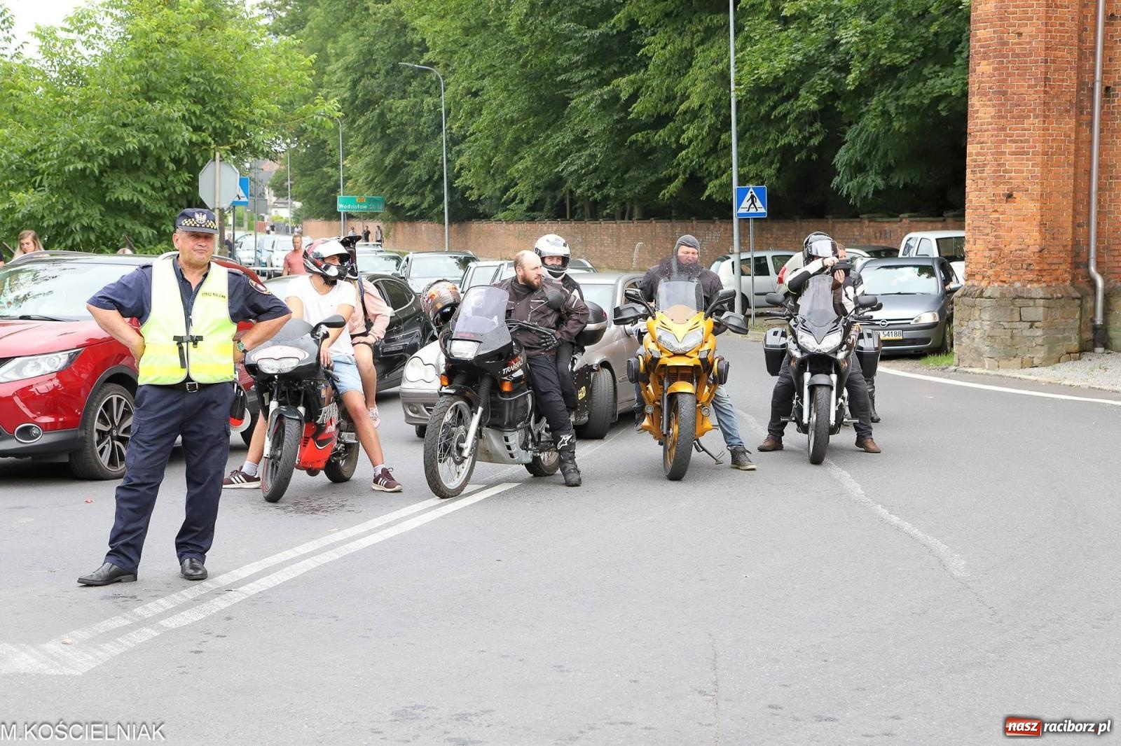 Zdjęcie w galerii na portalu naszraciborz.pl: Dożynki w Krzyżanowicach. Po co nam dalekie kraje jak nasz basen to Hawaje wiadomości z regionu