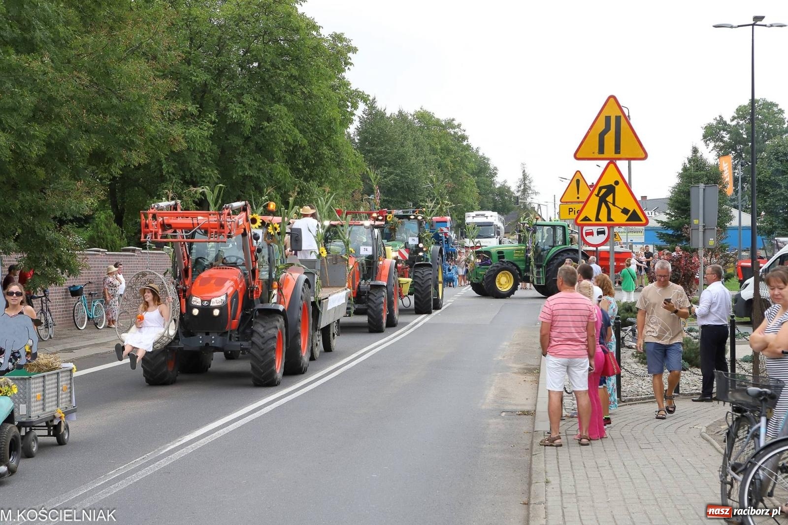 Zdjęcie w galerii na portalu naszraciborz.pl: Dożynki w Krzyżanowicach. Po co nam dalekie kraje jak nasz basen to Hawaje wiadomości z regionu