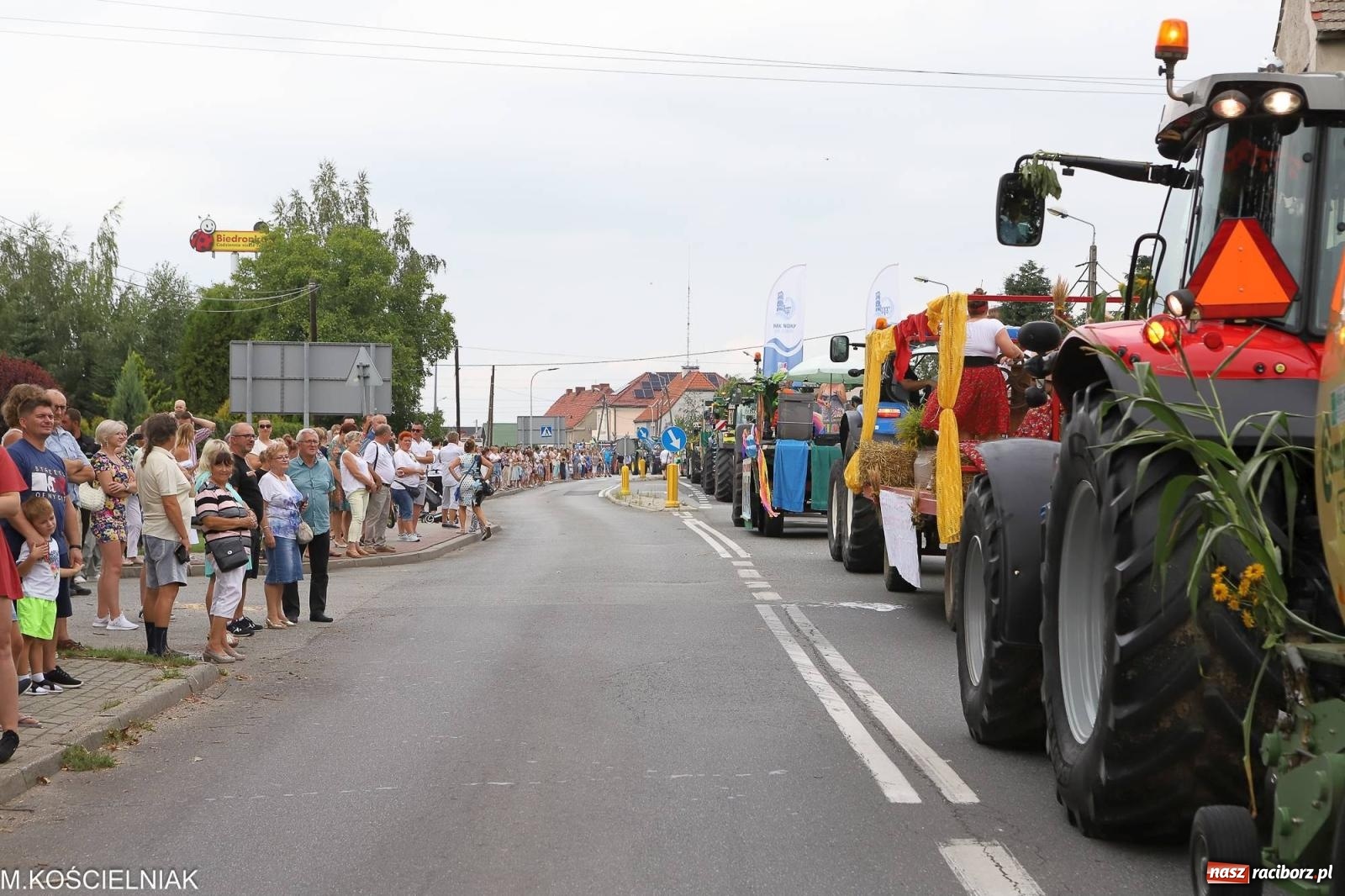 Zdjęcie w galerii na portalu naszraciborz.pl: Dożynki w Krzyżanowicach. Po co nam dalekie kraje jak nasz basen to Hawaje wiadomości z regionu