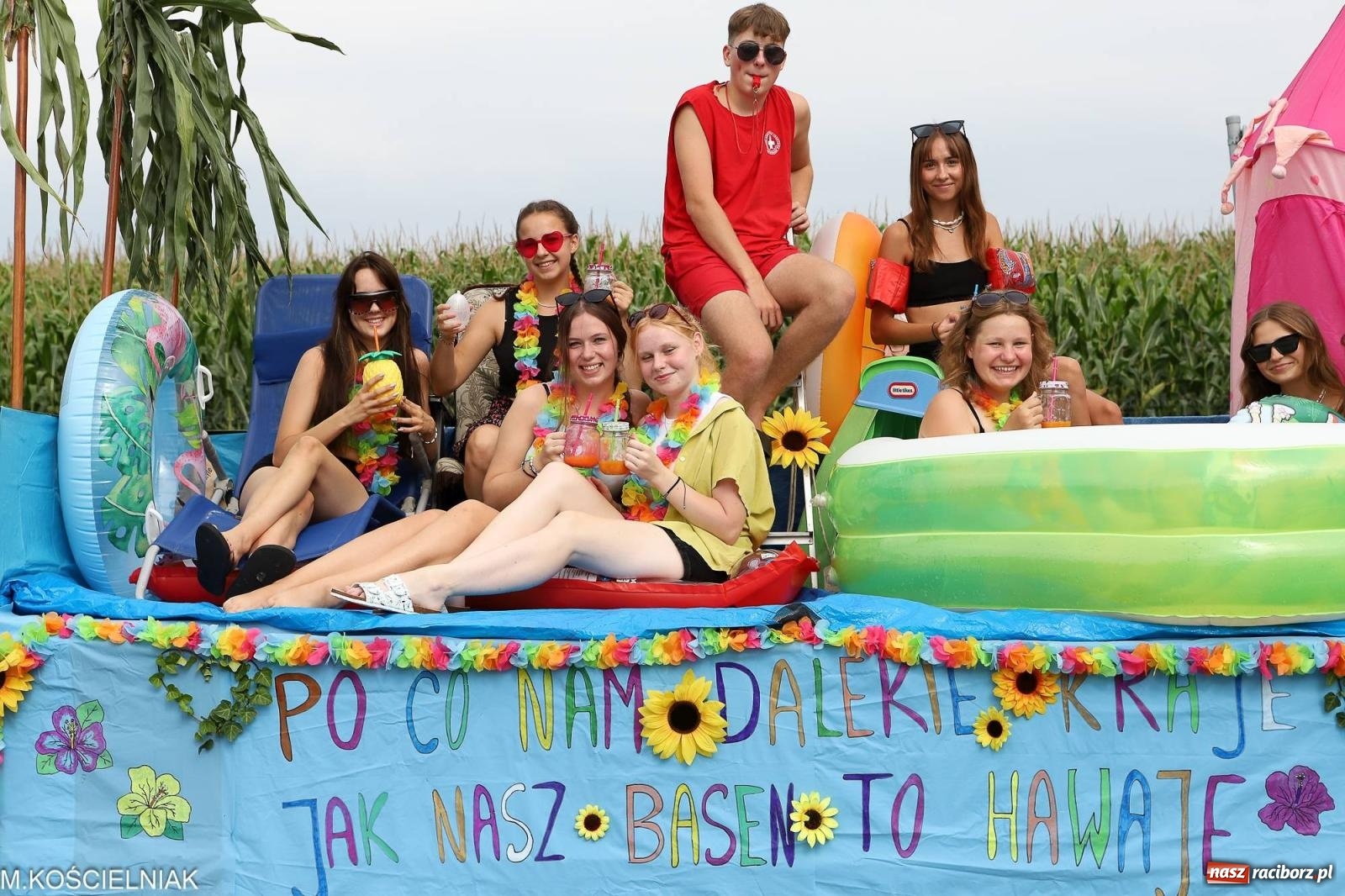 Zdjęcie w galerii na portalu naszraciborz.pl: Dożynki w Krzyżanowicach. Po co nam dalekie kraje jak nasz basen to Hawaje wiadomości z regionu