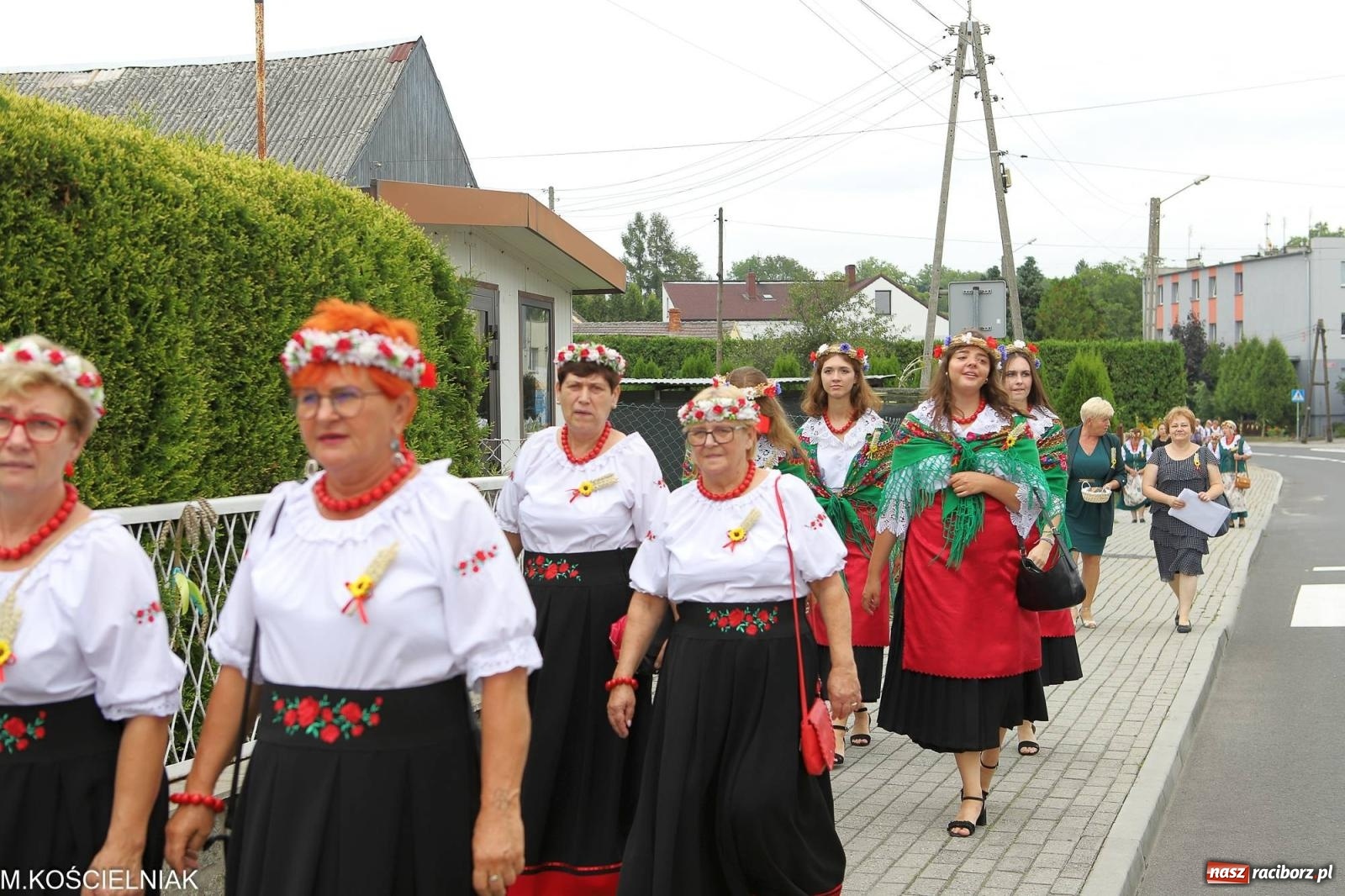 Zdjęcie w galerii na portalu naszraciborz.pl: Dożynki w Krzyżanowicach. Po co nam dalekie kraje jak nasz basen to Hawaje wiadomości z regionu