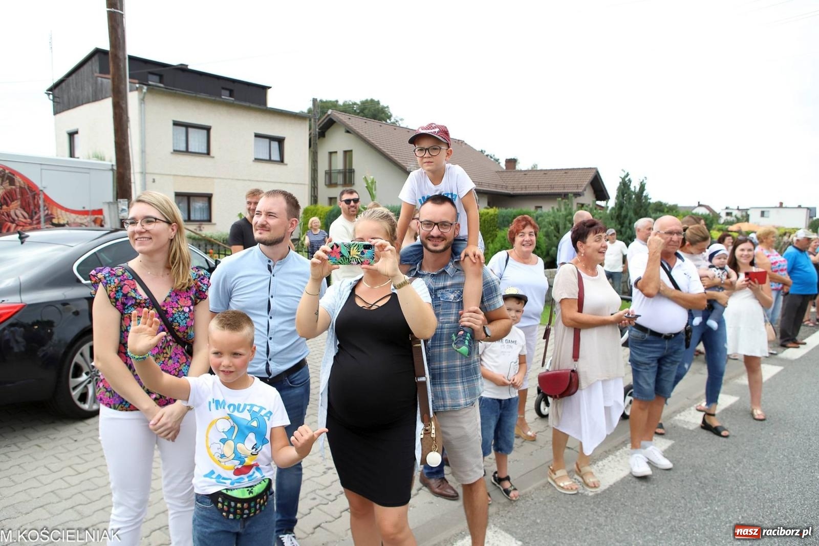 Zdjęcie w galerii na portalu naszraciborz.pl: Dożynki w Krzyżanowicach. Po co nam dalekie kraje jak nasz basen to Hawaje wiadomości z regionu