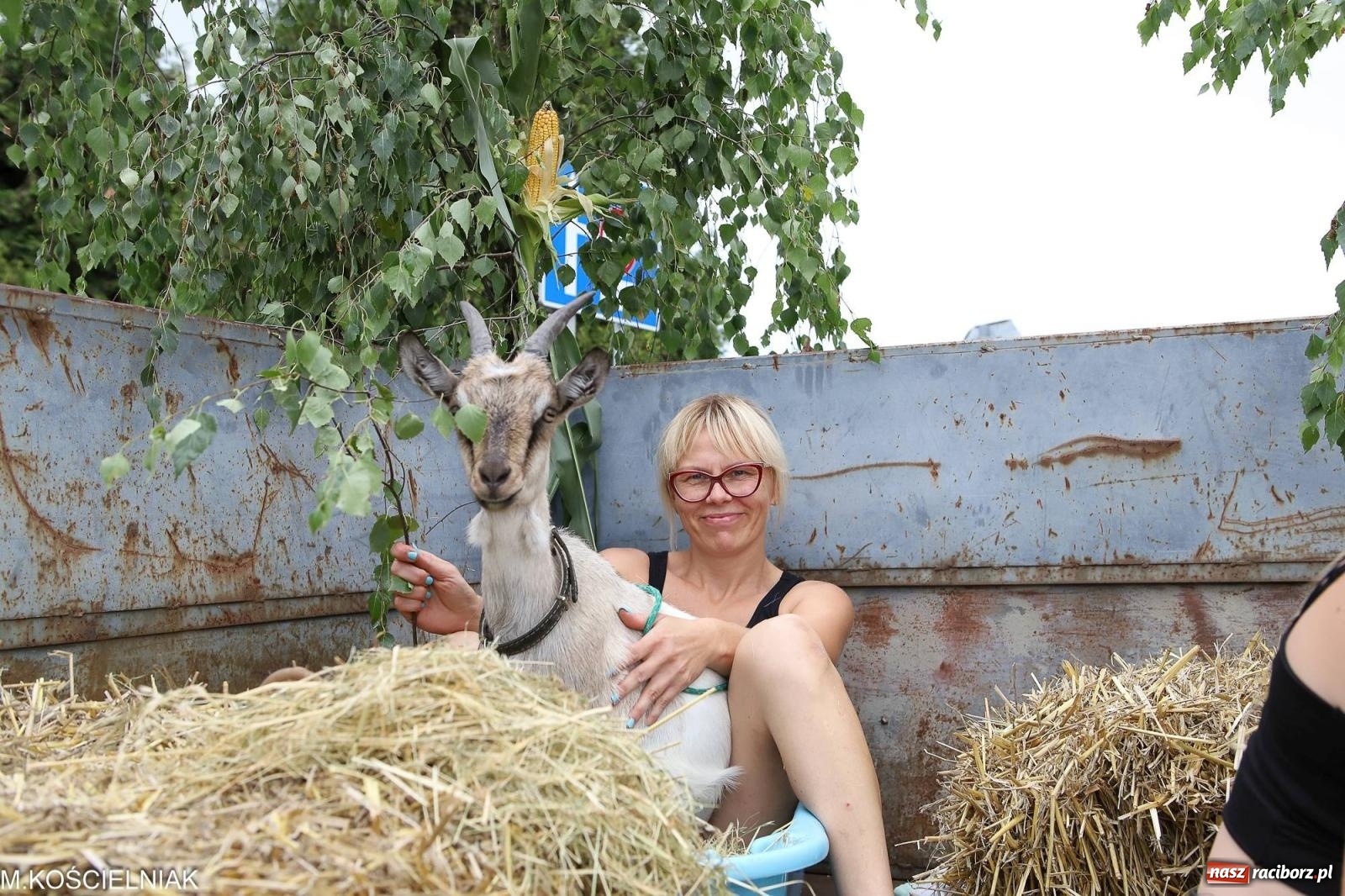 Zdjęcie w galerii na portalu naszraciborz.pl: Dożynki w Krzyżanowicach. Po co nam dalekie kraje jak nasz basen to Hawaje wiadomości z regionu