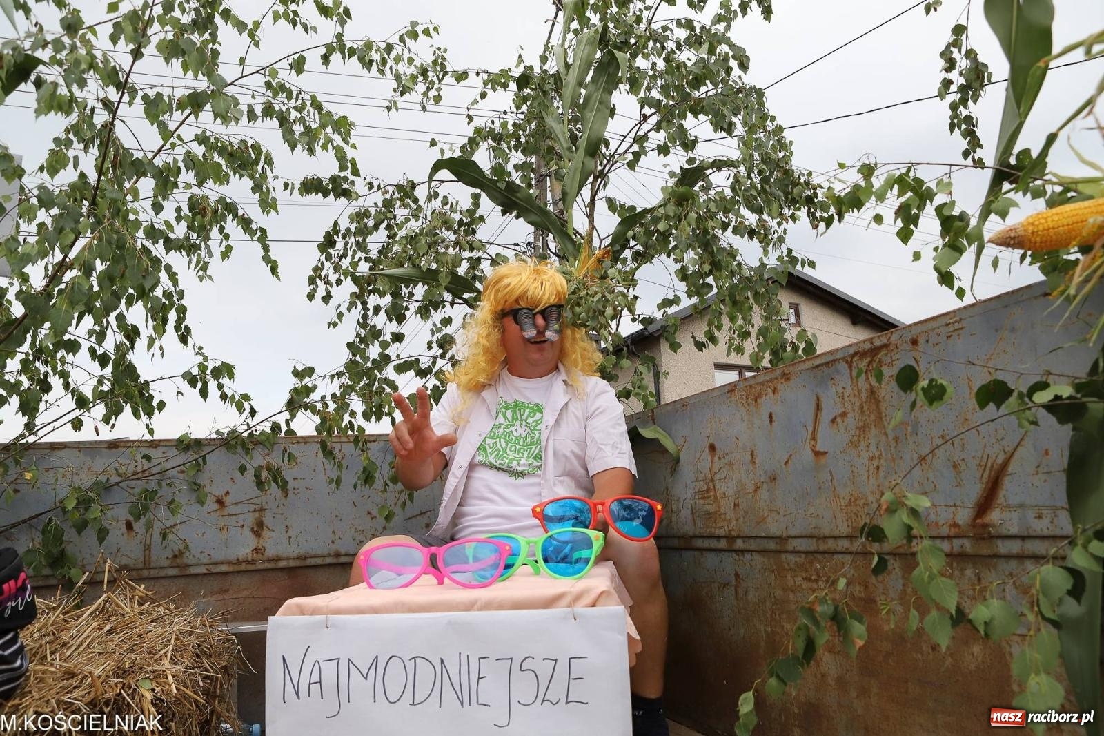 Zdjęcie w galerii na portalu naszraciborz.pl: Dożynki w Krzyżanowicach. Po co nam dalekie kraje jak nasz basen to Hawaje wiadomości z regionu