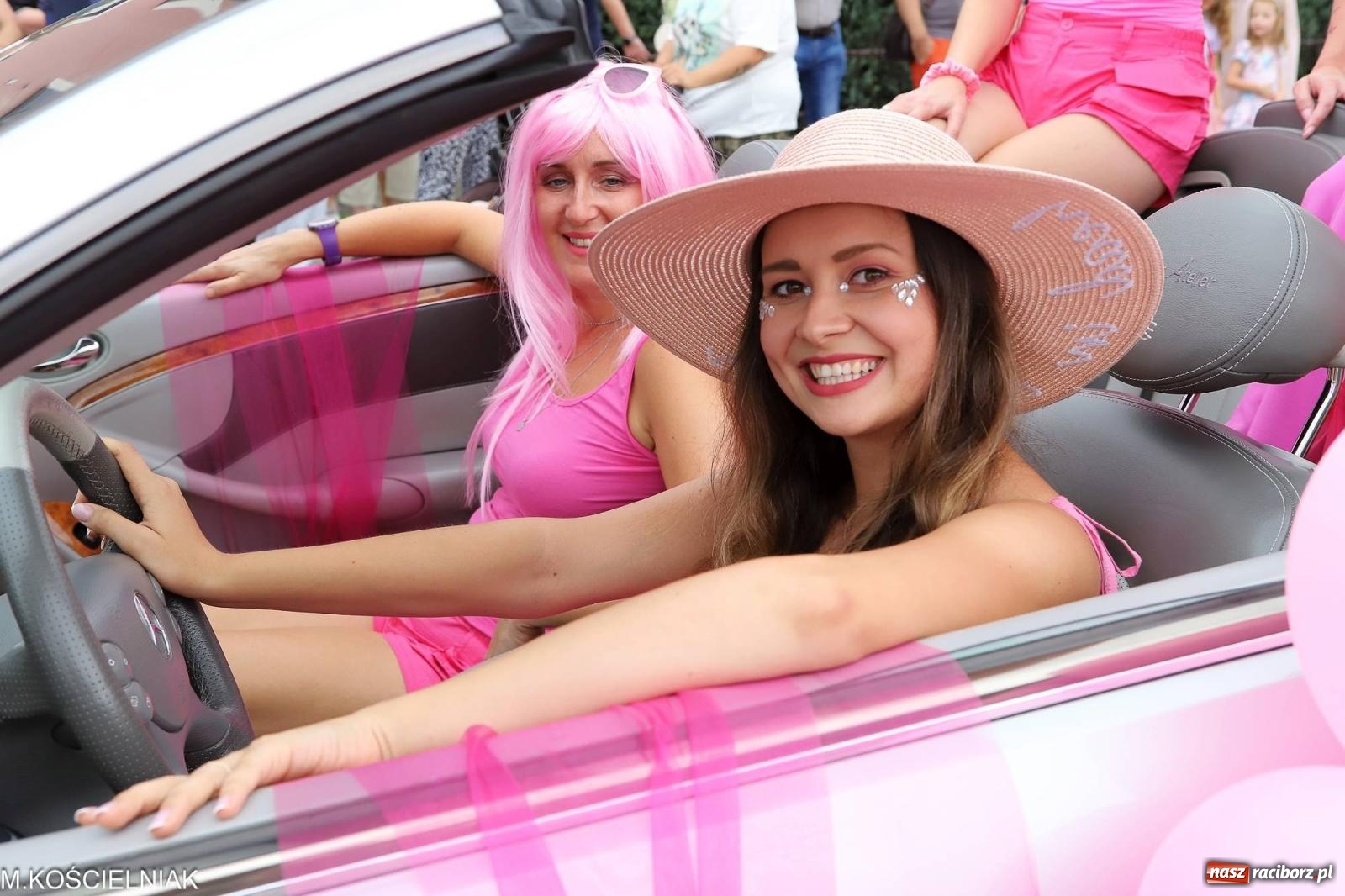 Zdjęcie w galerii na portalu naszraciborz.pl: Dożynki w Krzyżanowicach. Po co nam dalekie kraje jak nasz basen to Hawaje wiadomości z regionu