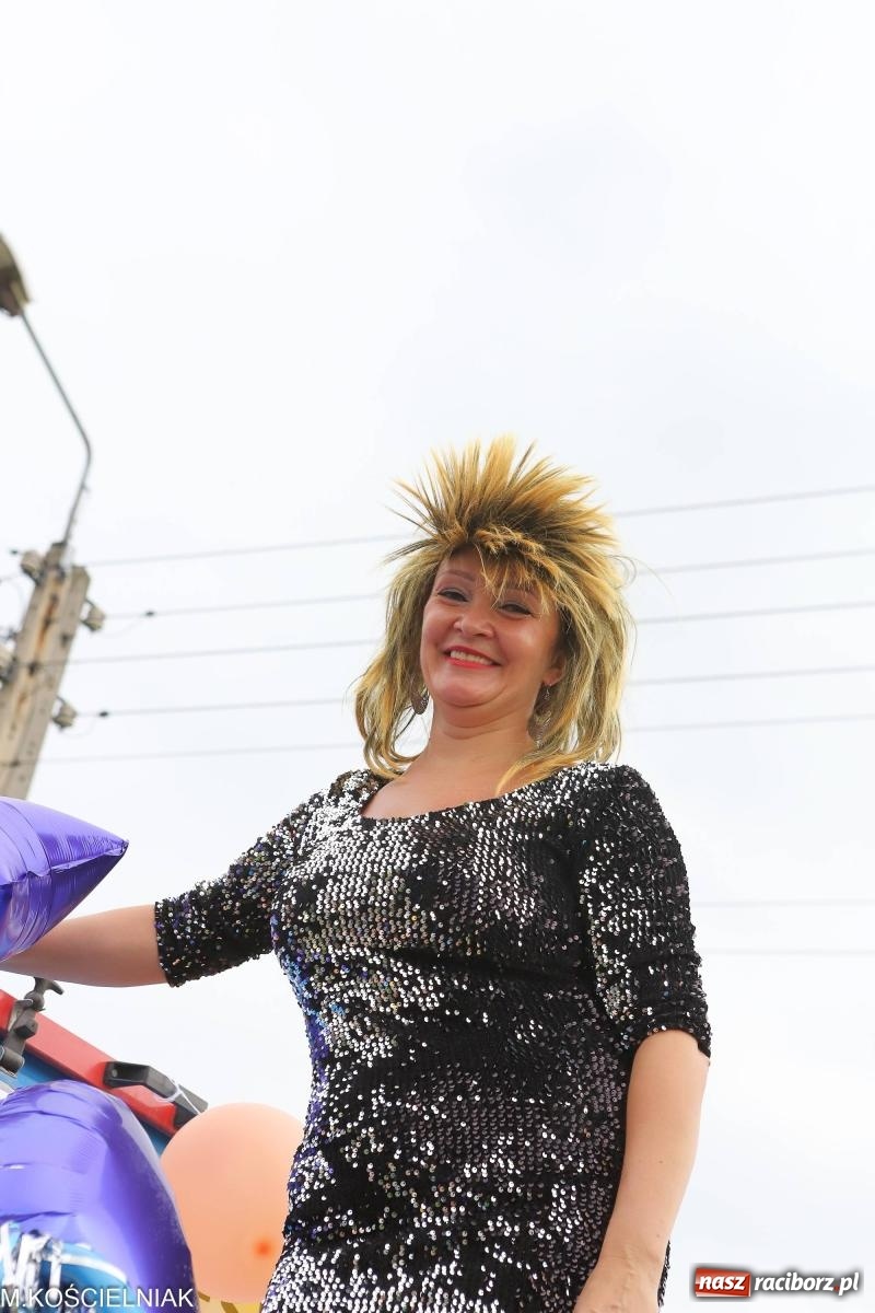 Zdjęcie w galerii na portalu naszraciborz.pl: Dożynki w Krzyżanowicach. Po co nam dalekie kraje jak nasz basen to Hawaje wiadomości z regionu