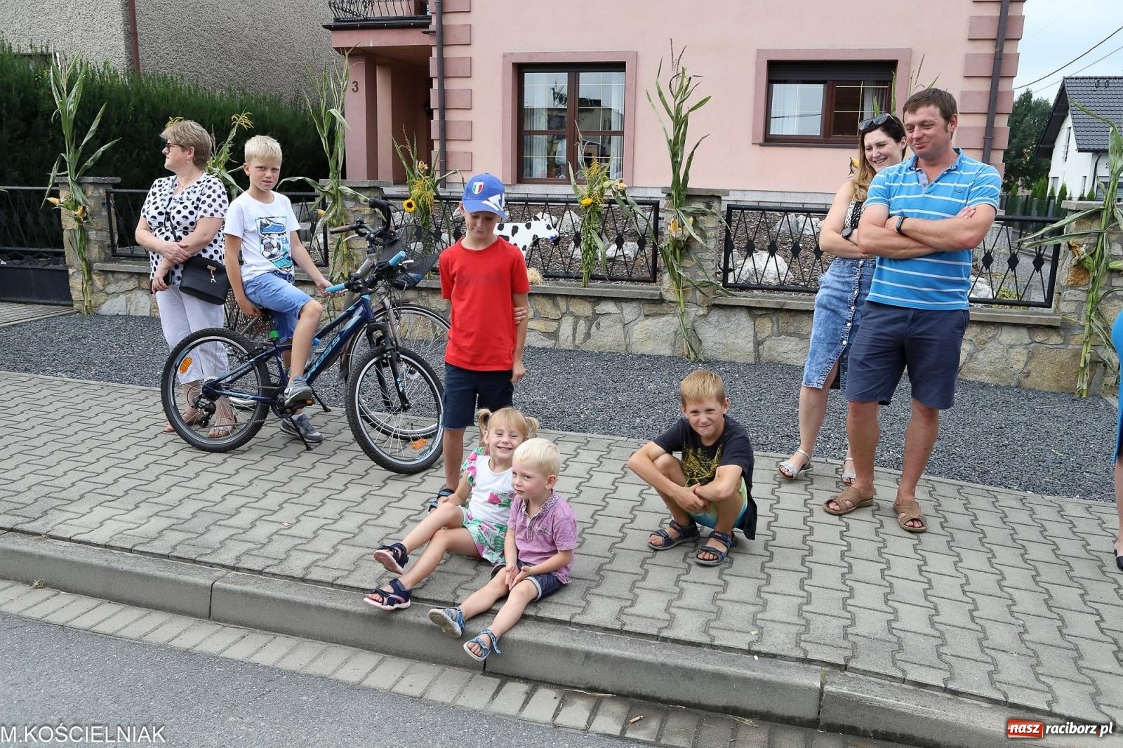Zdjęcie w galerii na portalu naszraciborz.pl: Dożynki w Krzyżanowicach. Po co nam dalekie kraje jak nasz basen to Hawaje wiadomości z regionu