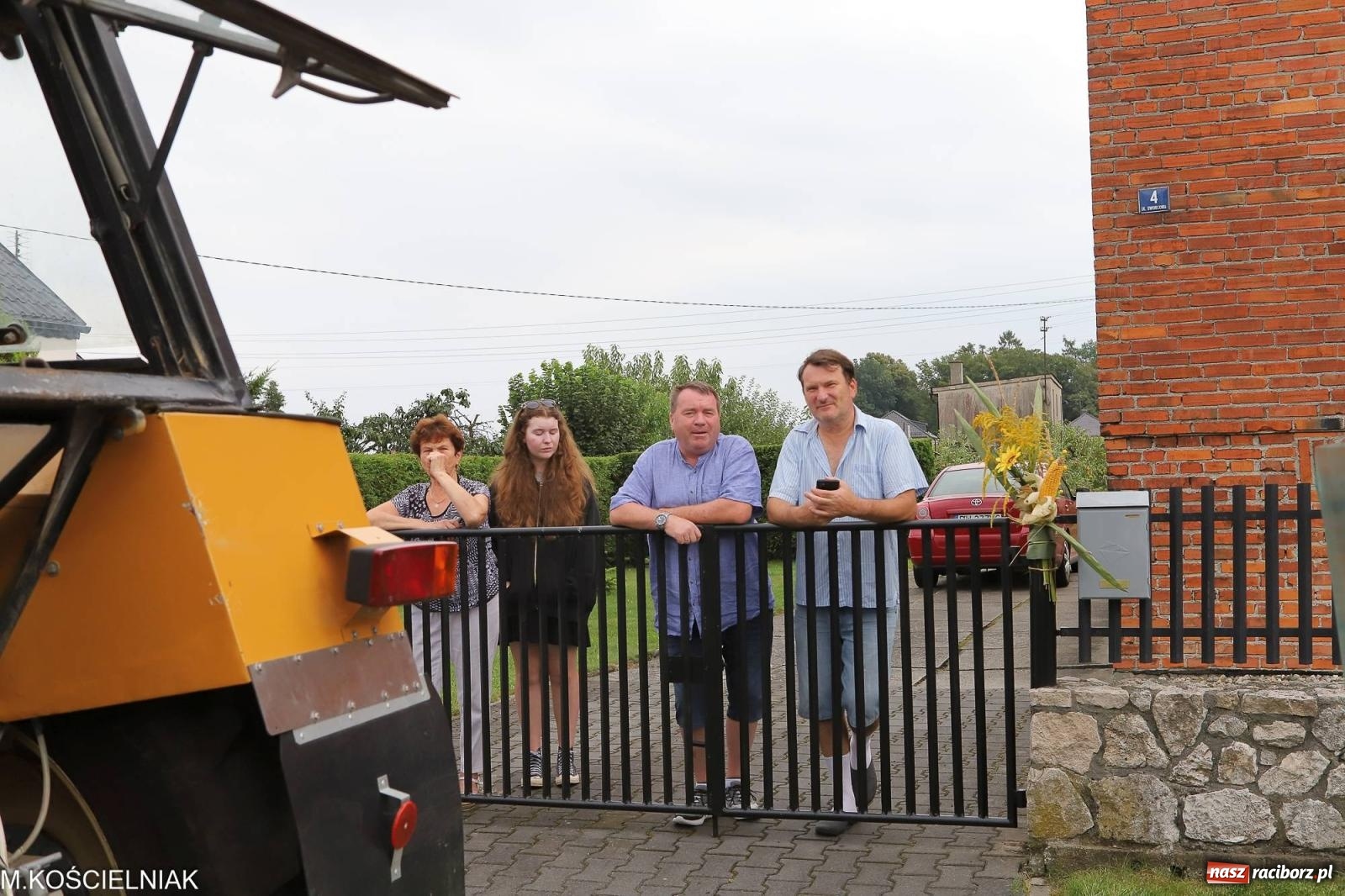 Zdjęcie w galerii na portalu naszraciborz.pl: Dożynki w Krzyżanowicach. Po co nam dalekie kraje jak nasz basen to Hawaje wiadomości z regionu
