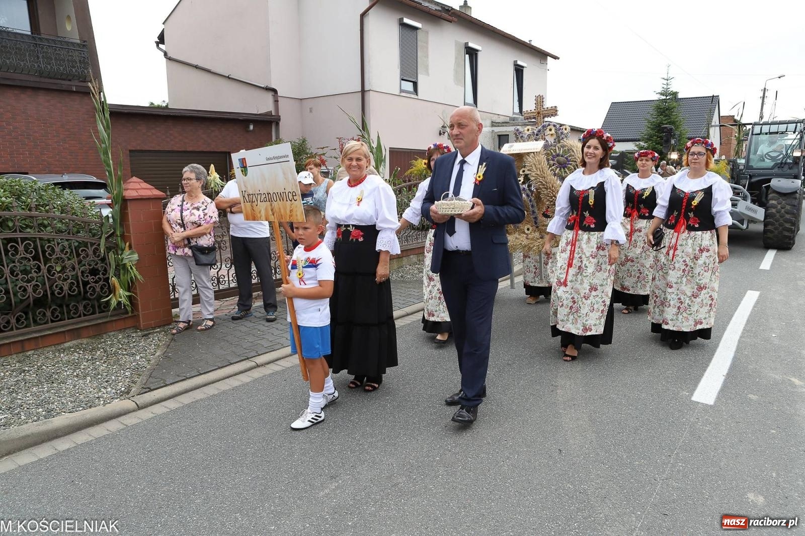 Zdjęcie w galerii na portalu naszraciborz.pl: Dożynki w Krzyżanowicach. Po co nam dalekie kraje jak nasz basen to Hawaje wiadomości z regionu