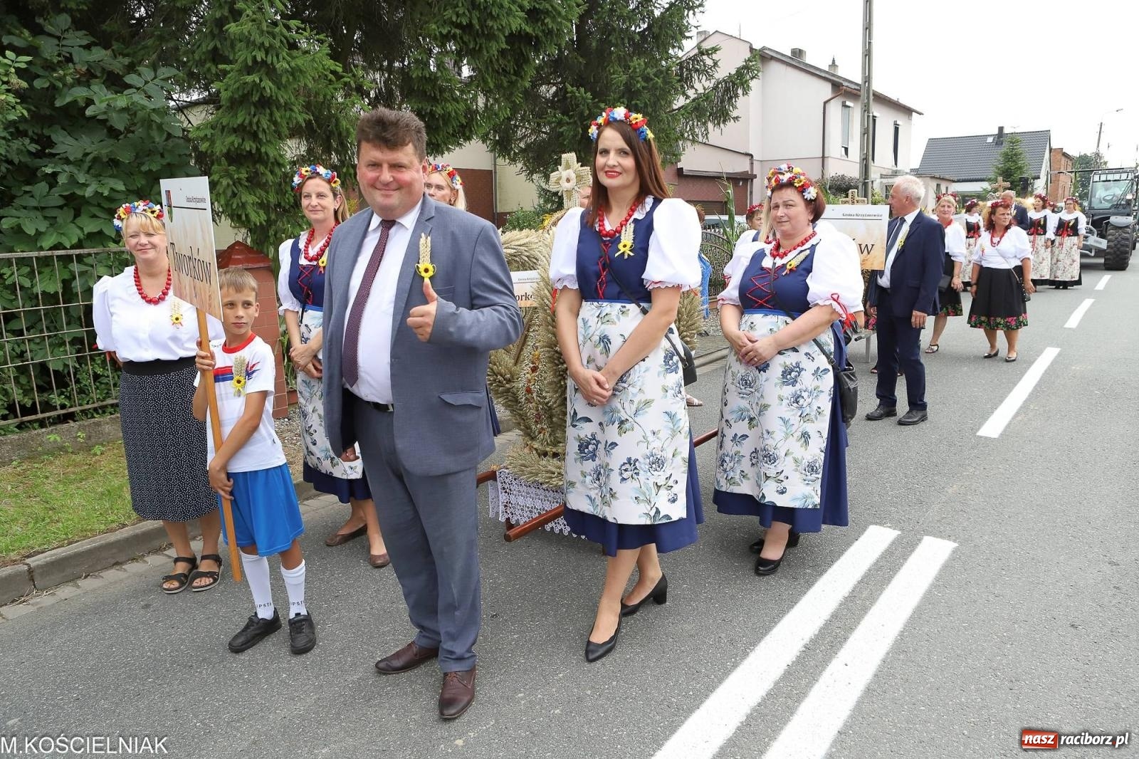Zdjęcie w galerii na portalu naszraciborz.pl: Dożynki w Krzyżanowicach. Po co nam dalekie kraje jak nasz basen to Hawaje wiadomości z regionu