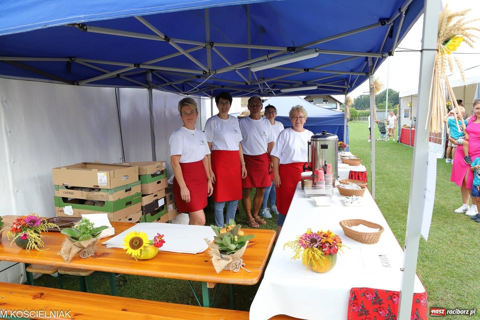Zdjęcie w galerii na portalu naszraciborz.pl: Dożynki w Krzyżanowicach. Po co nam dalekie kraje jak nasz basen to Hawaje wiadomości z regionu