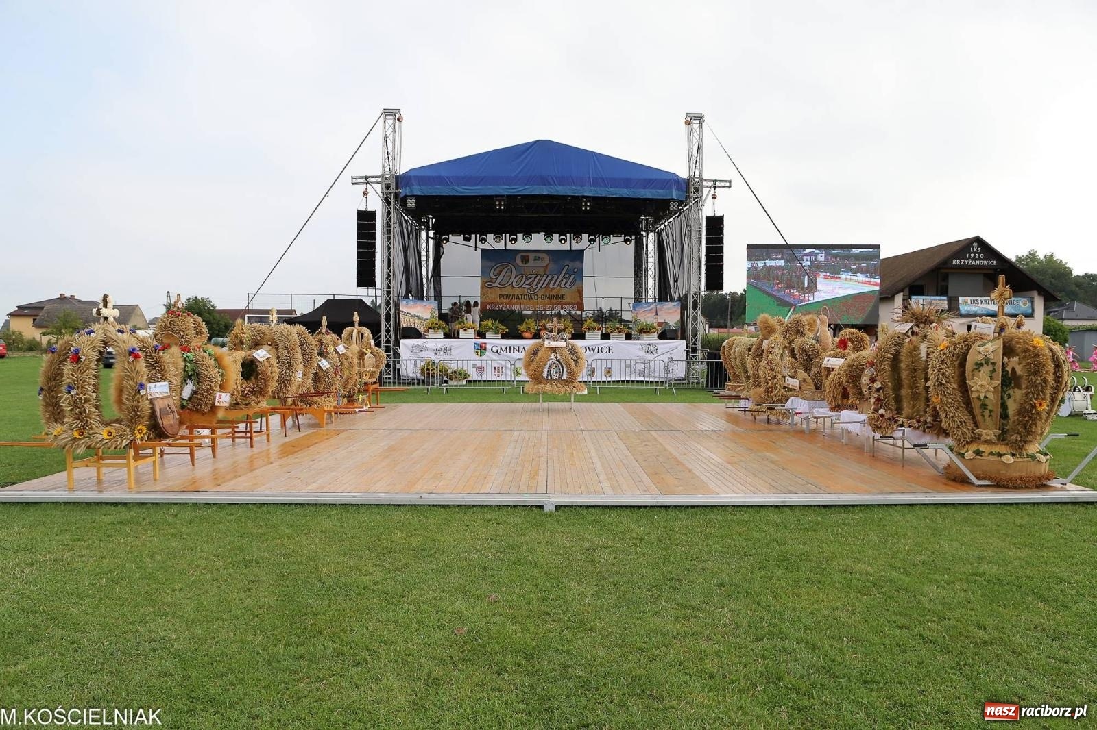 Zdjęcie w galerii na portalu naszraciborz.pl: Dożynki w Krzyżanowicach. Po co nam dalekie kraje jak nasz basen to Hawaje wiadomości z regionu