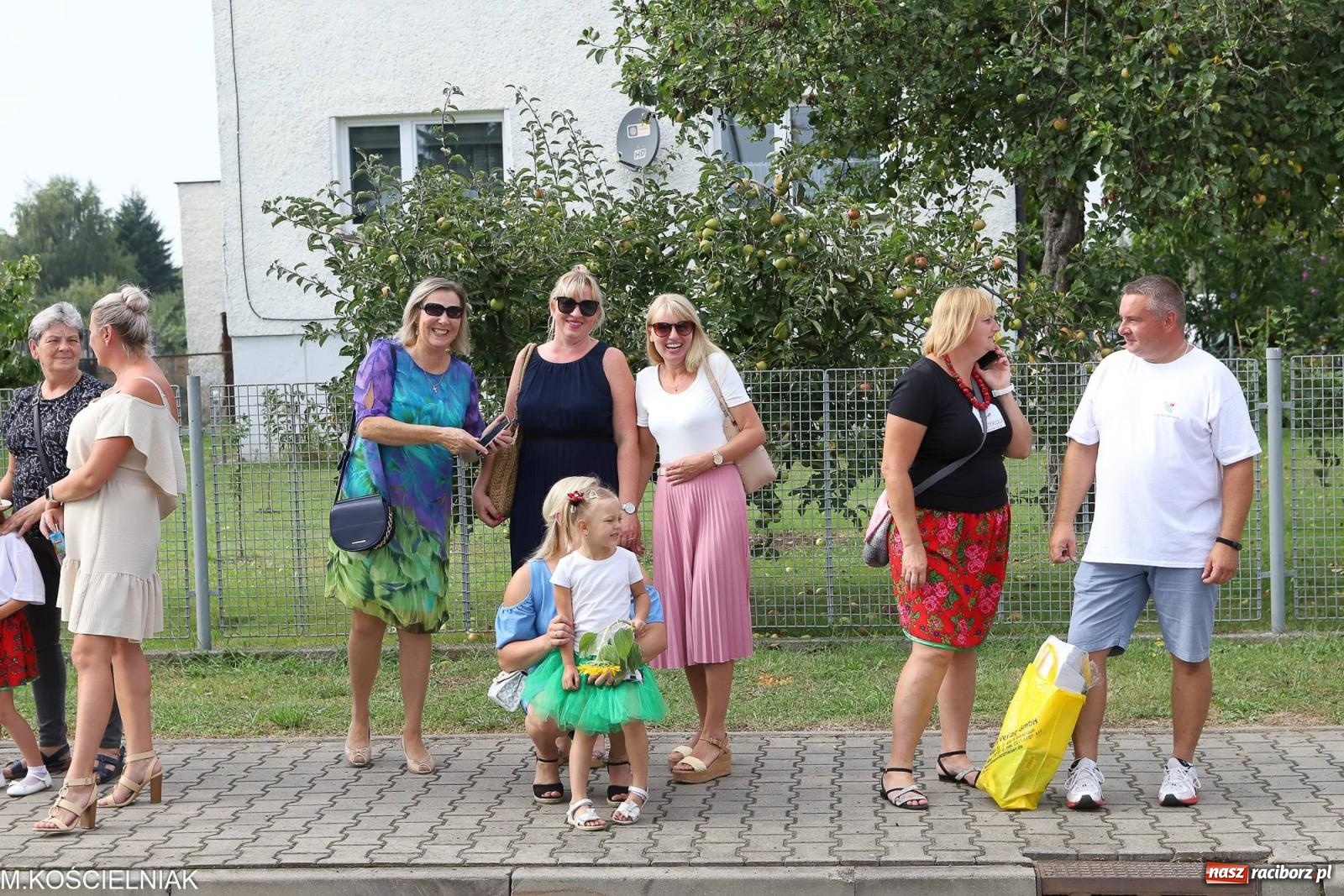 Zdjęcie w galerii na portalu naszraciborz.pl: Dożynki w Krzyżanowicach. Po co nam dalekie kraje jak nasz basen to Hawaje wiadomości z regionu