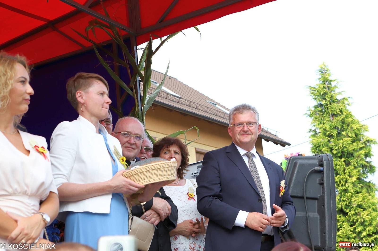 Zdjęcie w galerii na portalu naszraciborz.pl: Dożynki w Krzyżanowicach. Po co nam dalekie kraje jak nasz basen to Hawaje wiadomości z regionu