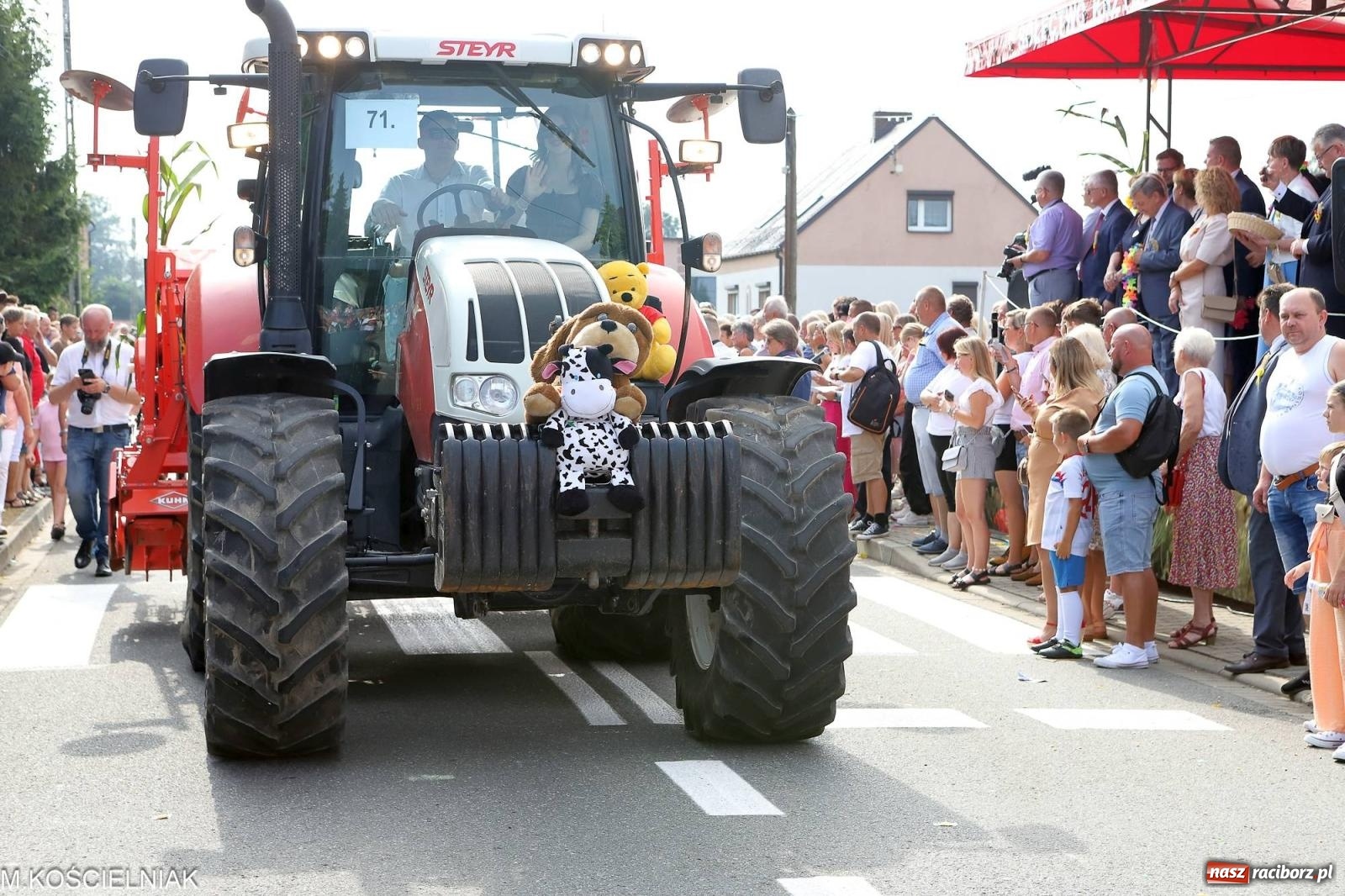 Zdjęcie w galerii na portalu naszraciborz.pl: Dożynki w Krzyżanowicach. Po co nam dalekie kraje jak nasz basen to Hawaje wiadomości z regionu