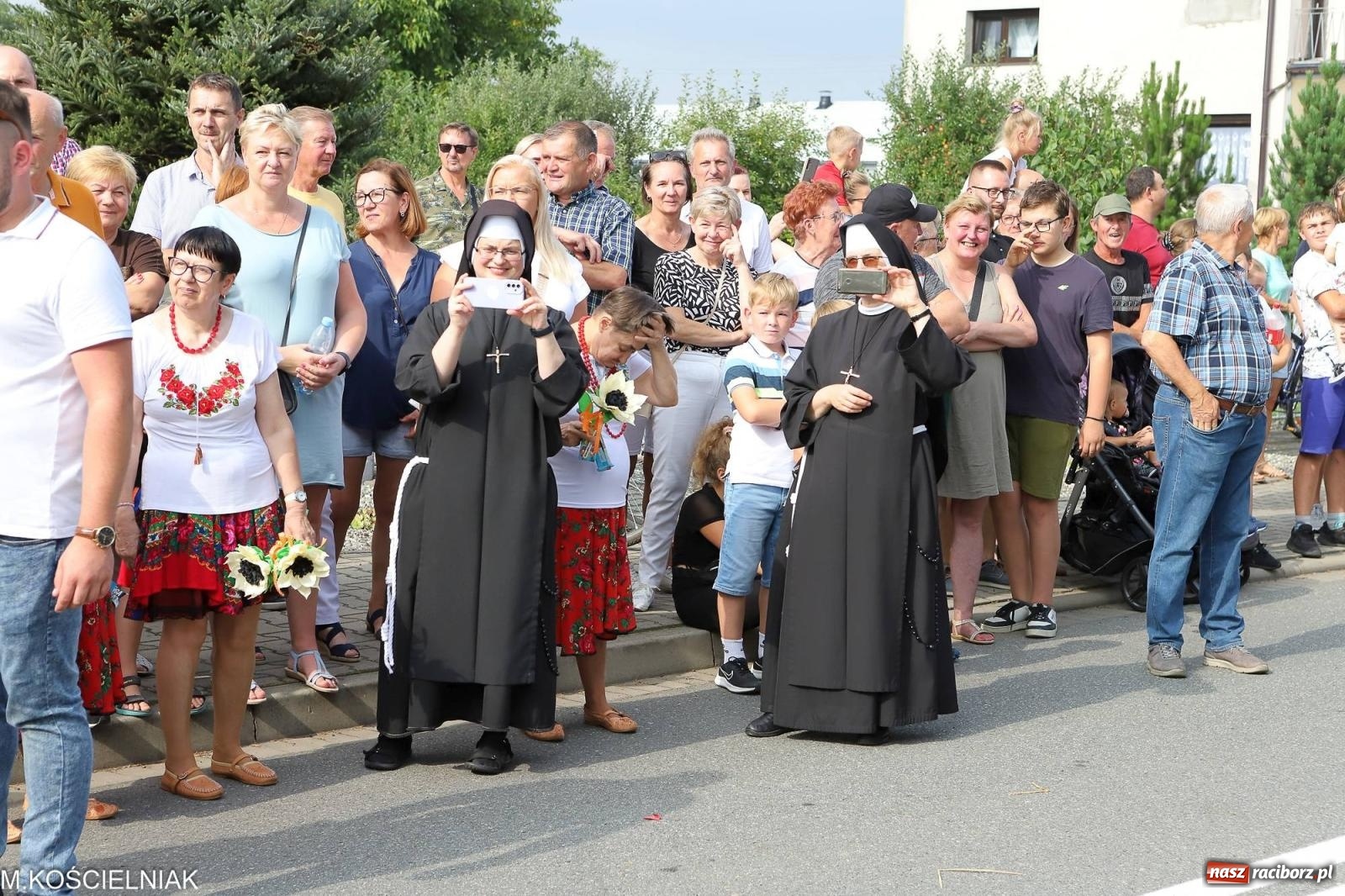 Zdjęcie w galerii na portalu naszraciborz.pl: Dożynki w Krzyżanowicach. Po co nam dalekie kraje jak nasz basen to Hawaje wiadomości z regionu