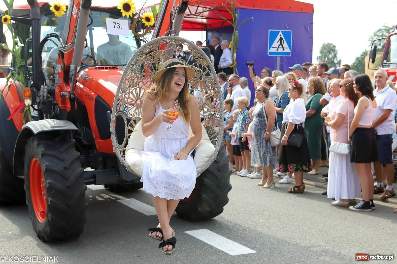 Zdjęcie w galerii na portalu naszraciborz.pl: Dożynki w Krzyżanowicach. Po co nam dalekie kraje jak nasz basen to Hawaje wiadomości z regionu
