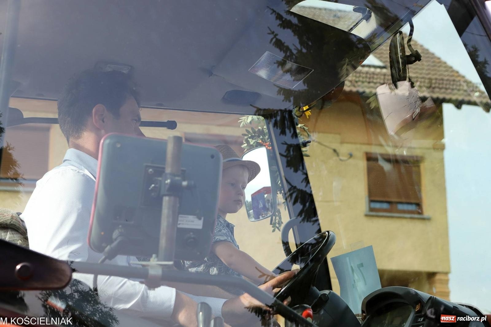 Zdjęcie w galerii na portalu naszraciborz.pl: Dożynki w Krzyżanowicach. Po co nam dalekie kraje jak nasz basen to Hawaje wiadomości z regionu