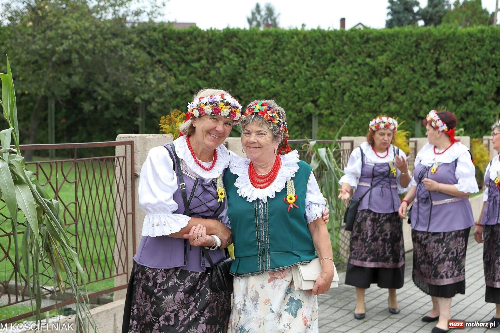 Zdjęcie w galerii na portalu naszraciborz.pl: Dożynki w Krzyżanowicach. Po co nam dalekie kraje jak nasz basen to Hawaje wiadomości z regionu
