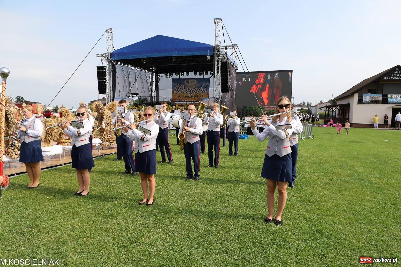 Zdjęcie w galerii na portalu naszraciborz.pl: Dożynki w Krzyżanowicach. Po co nam dalekie kraje jak nasz basen to Hawaje wiadomości z regionu