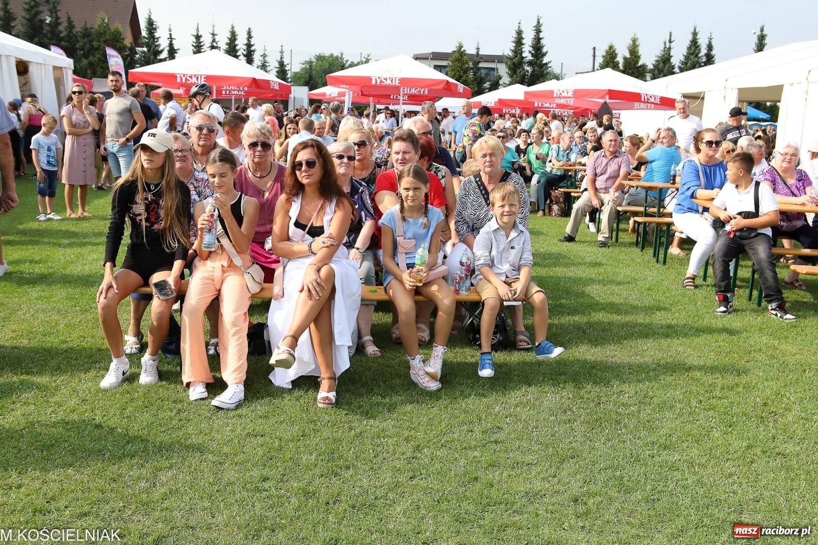Zdjęcie w galerii na portalu naszraciborz.pl: Dożynki w Krzyżanowicach. Po co nam dalekie kraje jak nasz basen to Hawaje wiadomości z regionu