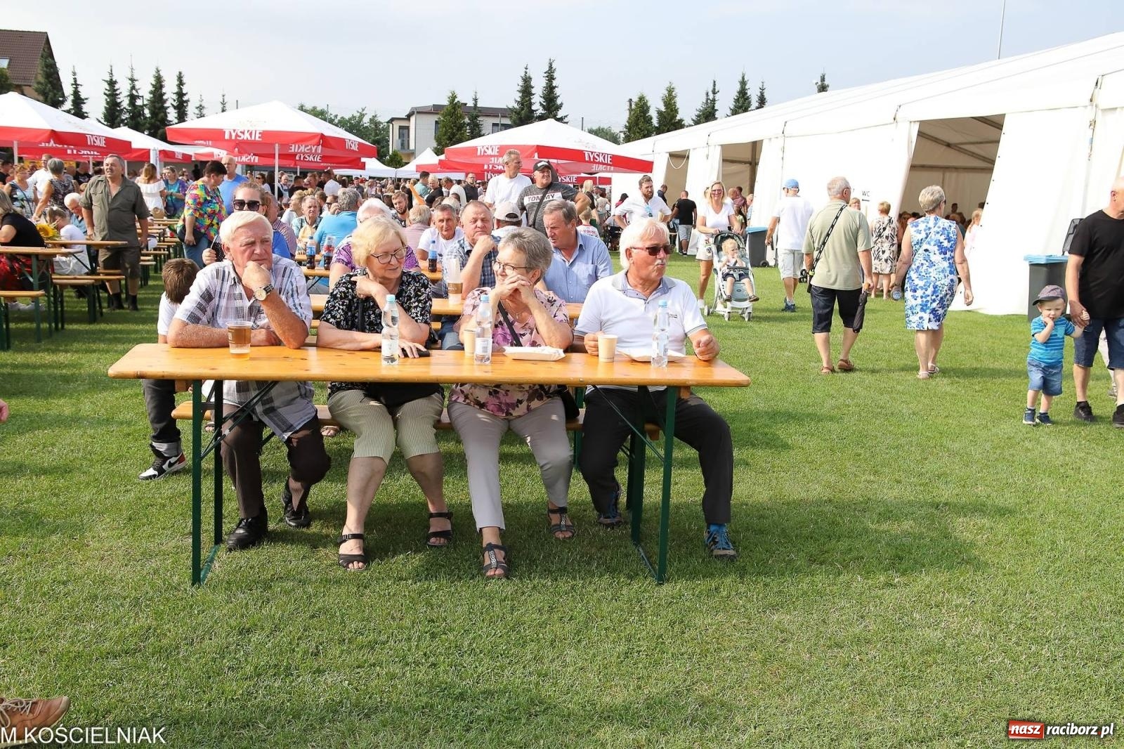 Zdjęcie w galerii na portalu naszraciborz.pl: Dożynki w Krzyżanowicach. Po co nam dalekie kraje jak nasz basen to Hawaje wiadomości z regionu