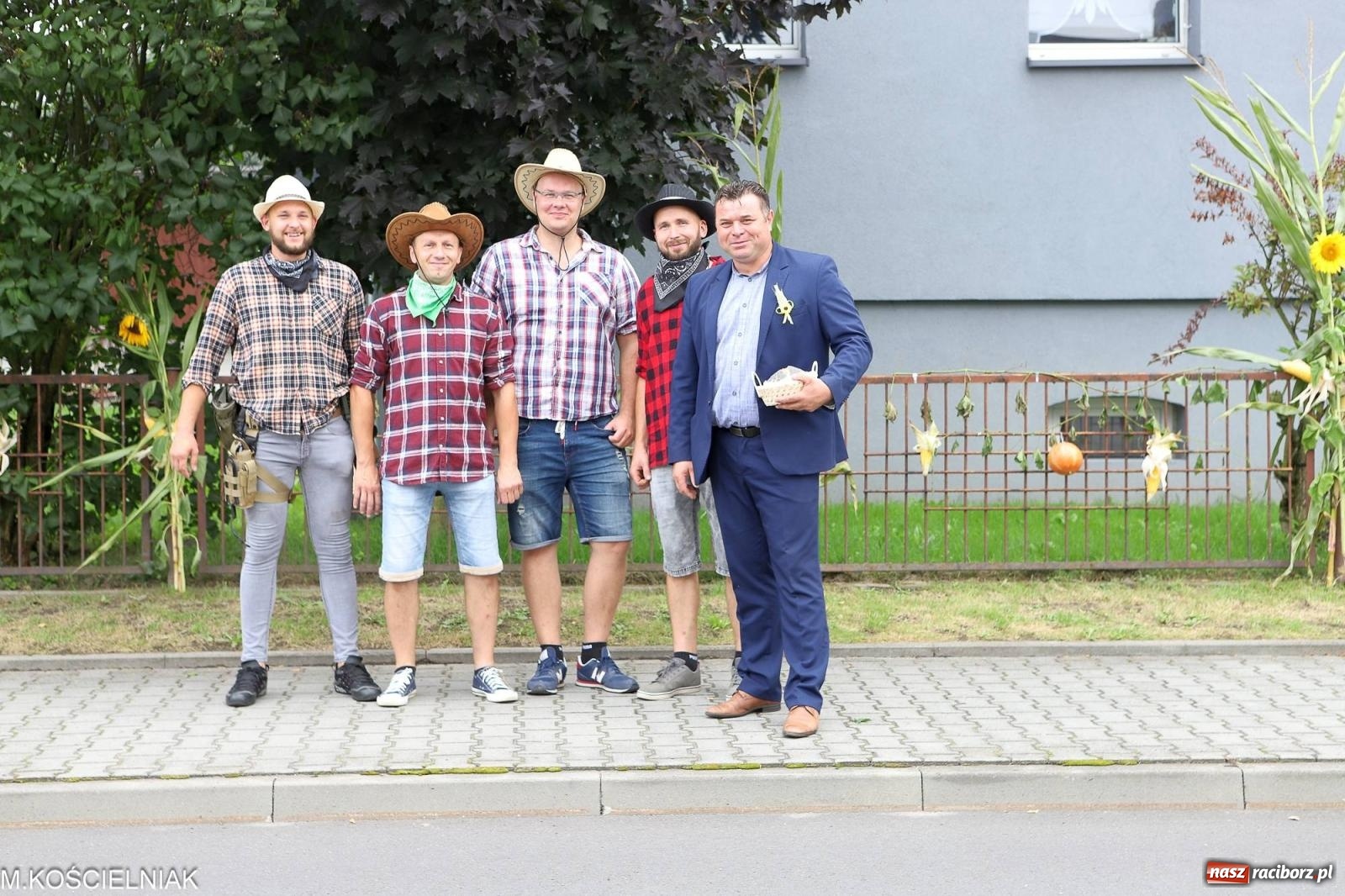 Zdjęcie w galerii na portalu naszraciborz.pl: Dożynki w Krzyżanowicach. Po co nam dalekie kraje jak nasz basen to Hawaje wiadomości z regionu