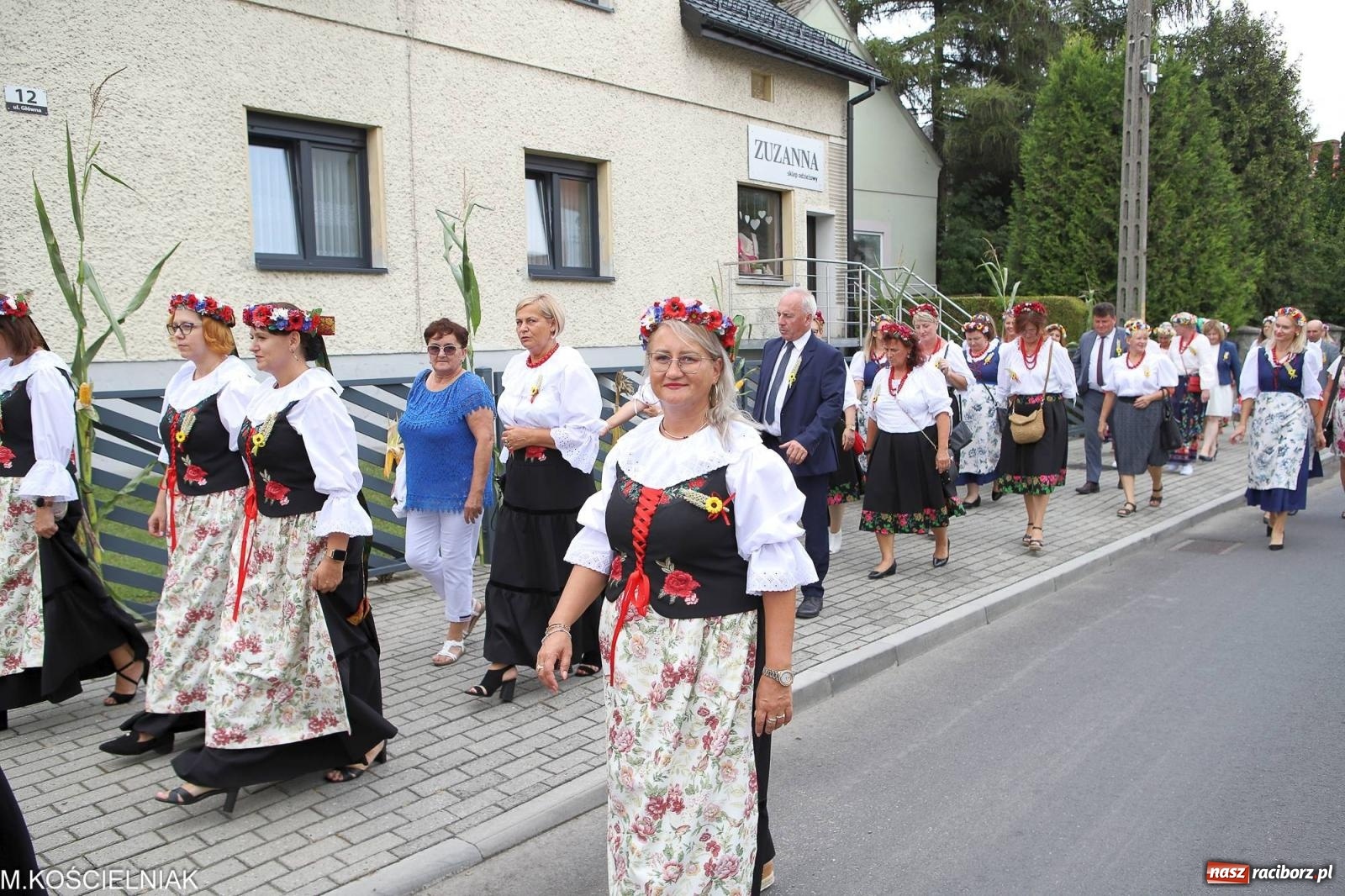 Zdjęcie w galerii na portalu naszraciborz.pl: Dożynki w Krzyżanowicach. Po co nam dalekie kraje jak nasz basen to Hawaje wiadomości z regionu