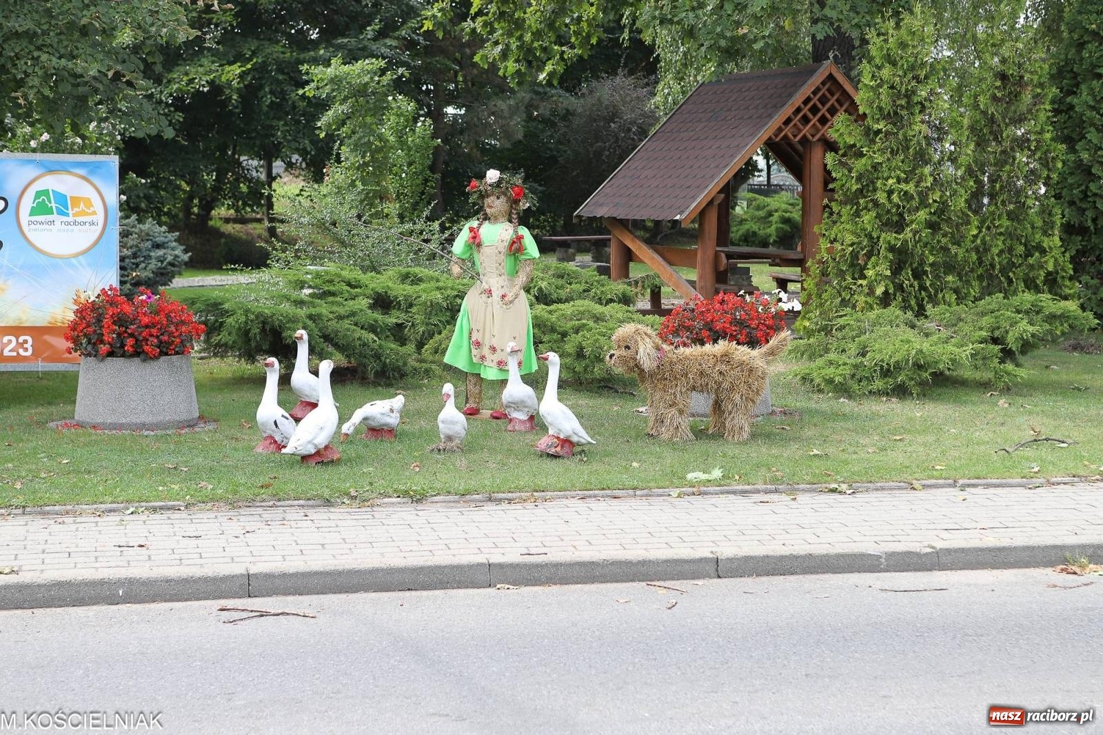 Zdjęcie w galerii na portalu naszraciborz.pl: Dożynki w Krzyżanowicach. Po co nam dalekie kraje jak nasz basen to Hawaje wiadomości z regionu