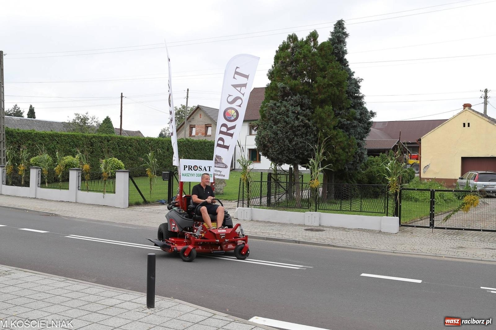 Zdjęcie w galerii na portalu naszraciborz.pl: Dożynki w Krzyżanowicach. Po co nam dalekie kraje jak nasz basen to Hawaje wiadomości z regionu