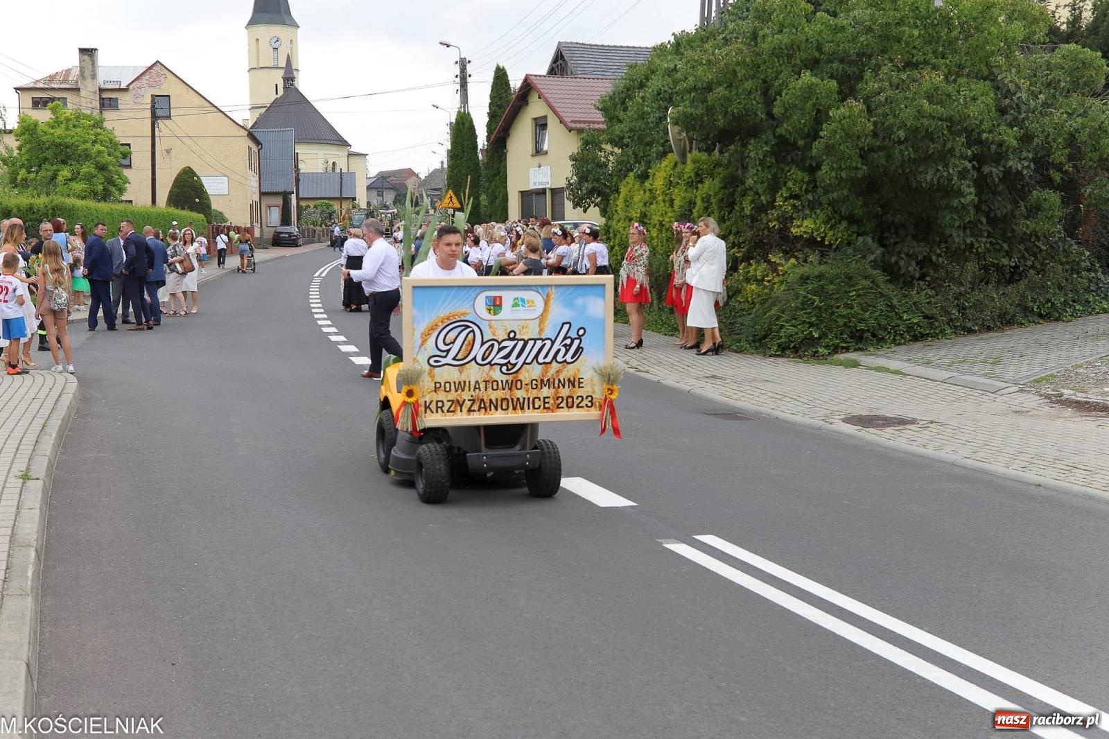 Zdjęcie w galerii na portalu naszraciborz.pl: Dożynki w Krzyżanowicach. Po co nam dalekie kraje jak nasz basen to Hawaje wiadomości z regionu