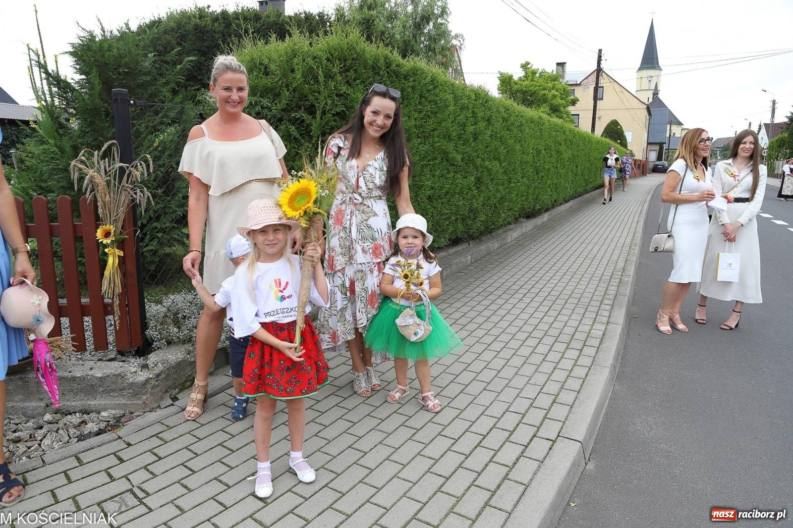 Zdjęcie w galerii na portalu naszraciborz.pl: Dożynki w Krzyżanowicach. Po co nam dalekie kraje jak nasz basen to Hawaje wiadomości z regionu