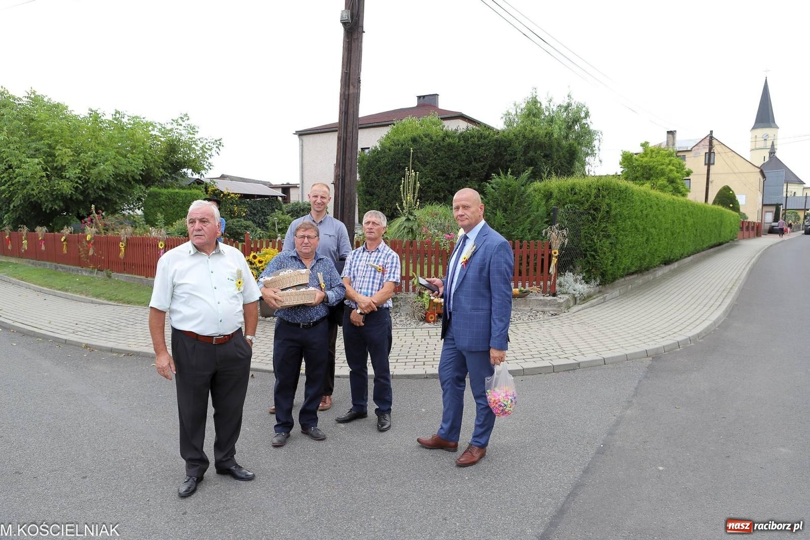 Zdjęcie w galerii na portalu naszraciborz.pl: Dożynki w Krzyżanowicach. Po co nam dalekie kraje jak nasz basen to Hawaje wiadomości z regionu