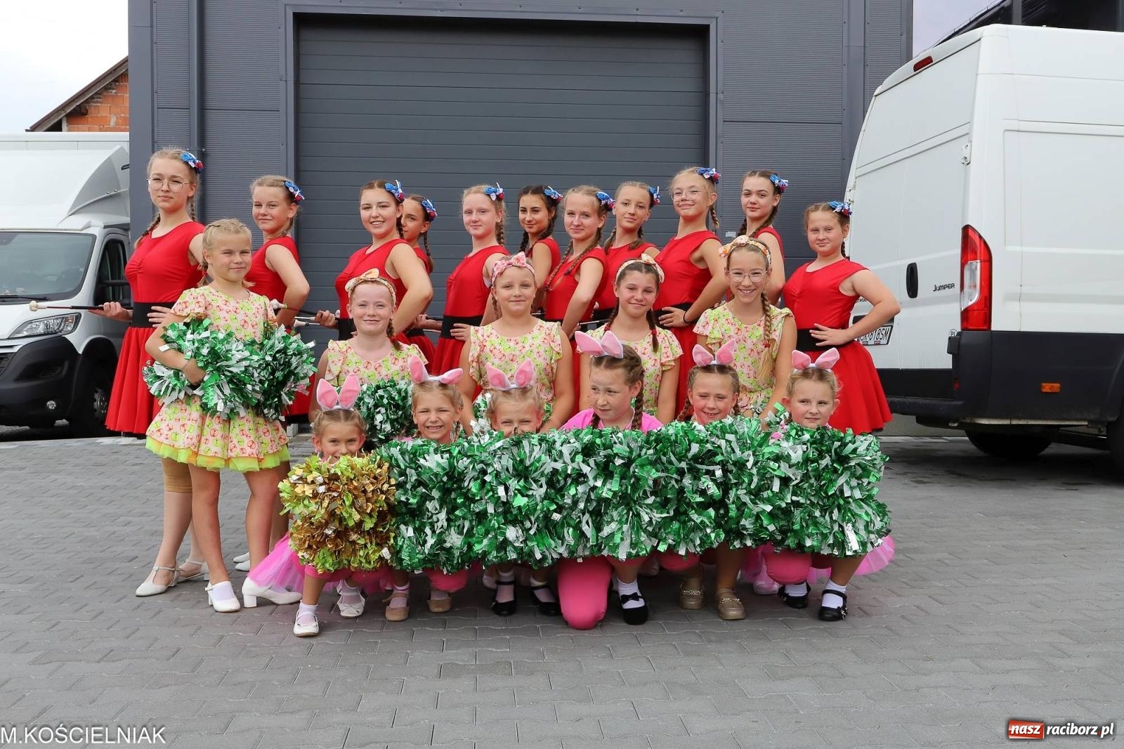 Zdjęcie w galerii na portalu naszraciborz.pl: Dożynki w Krzyżanowicach. Po co nam dalekie kraje jak nasz basen to Hawaje wiadomości z regionu